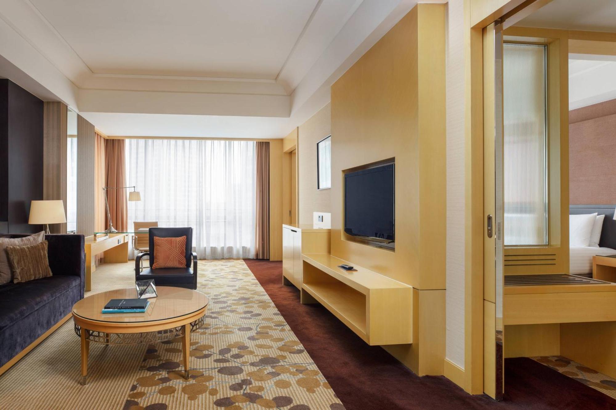 Executive Suite Lounge Access,1552033714:JPEG