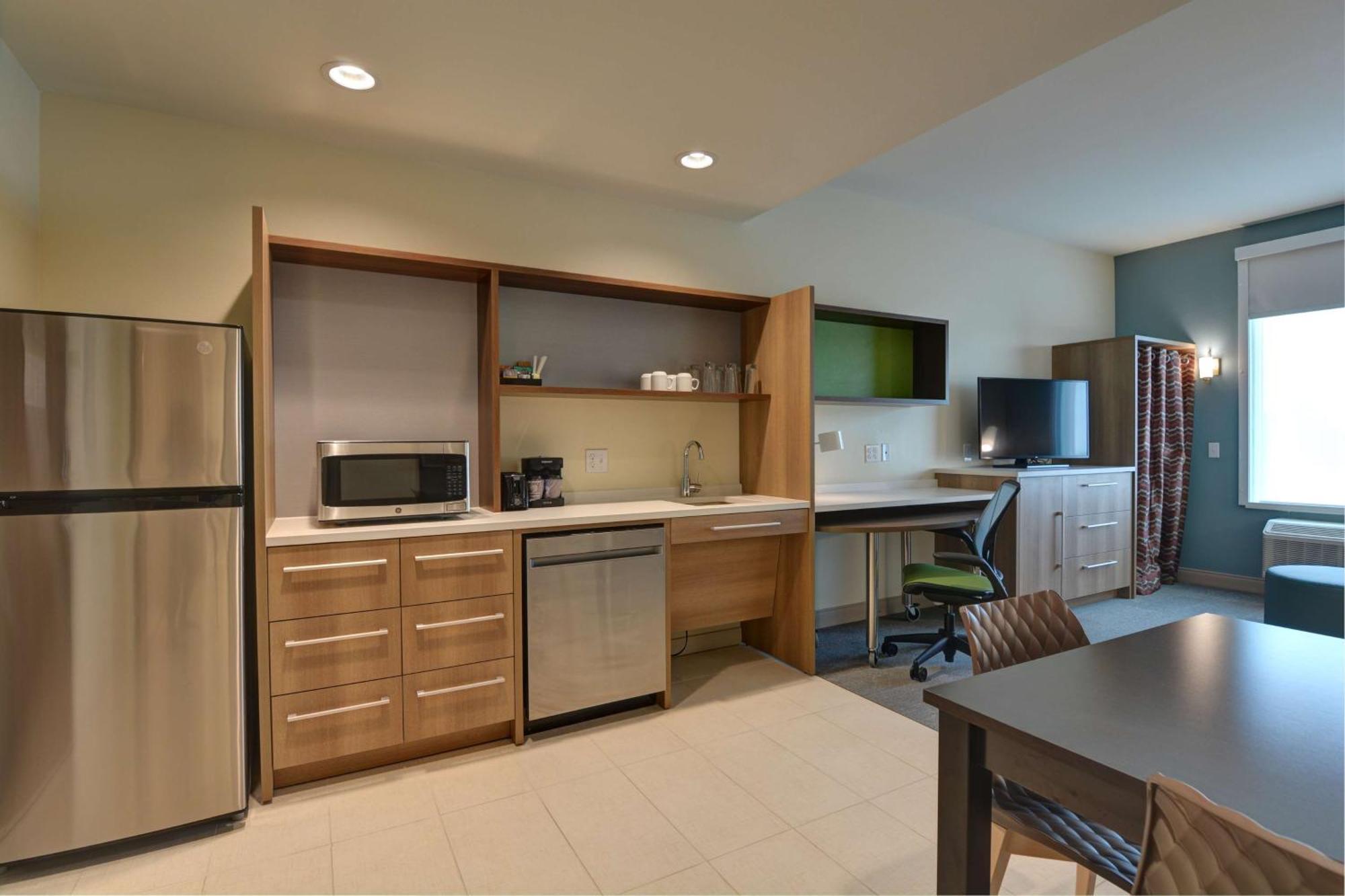 One-Bedroom Queen Suite - Non-Smoking