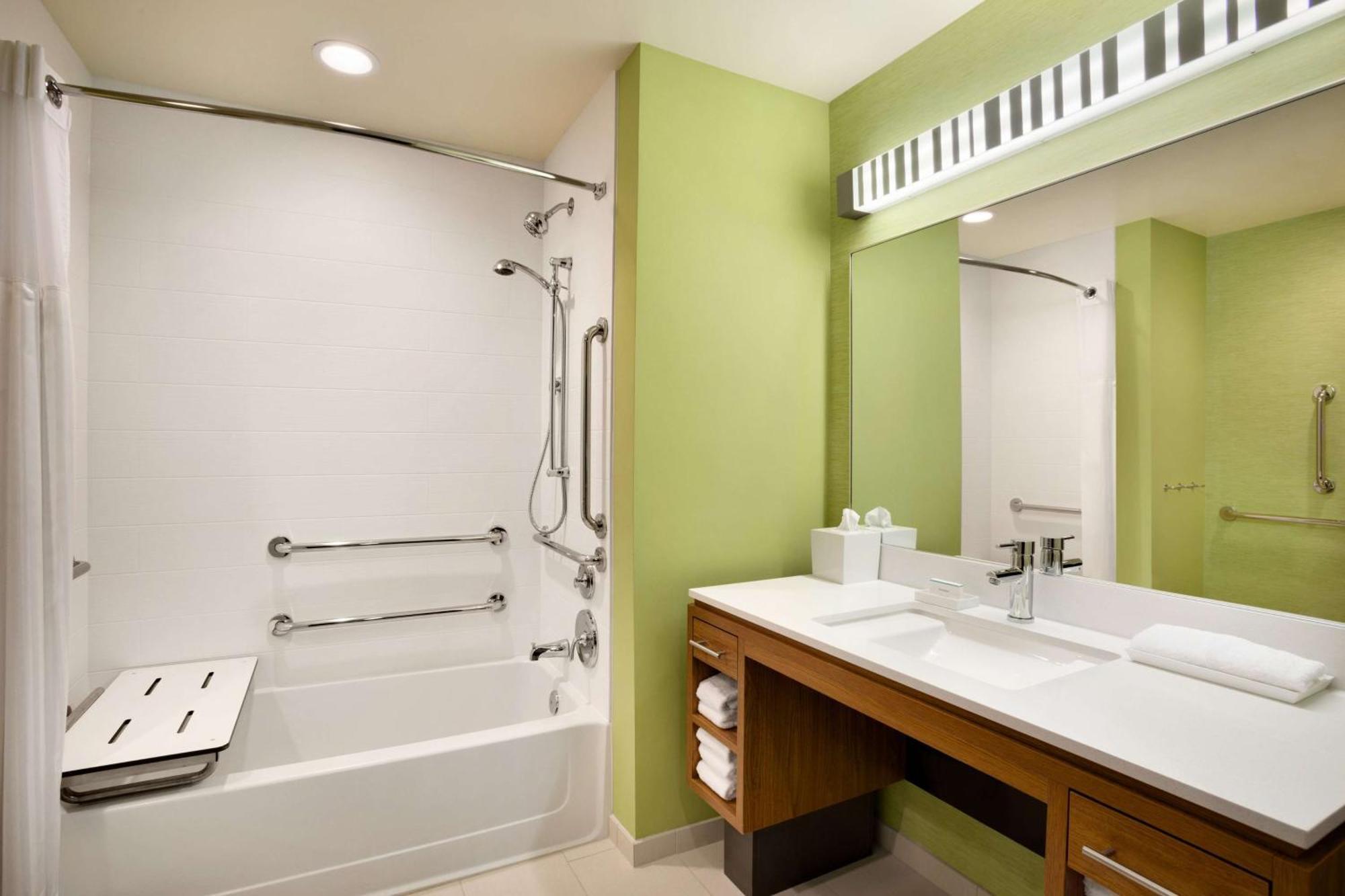 King Studio Suite Mobility Access or Non-Smoking