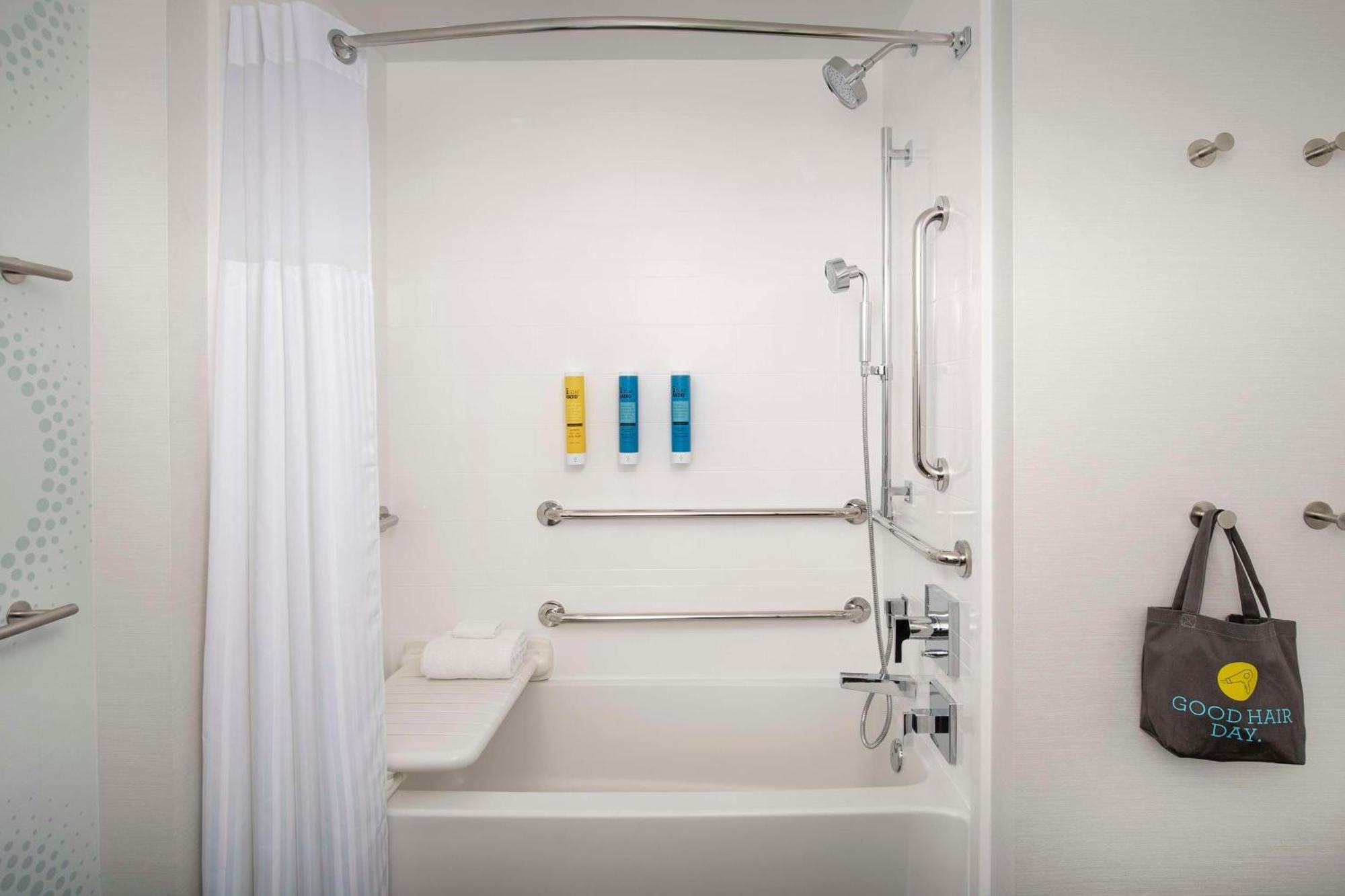 King Room with Accessible Tub - Mobility Access