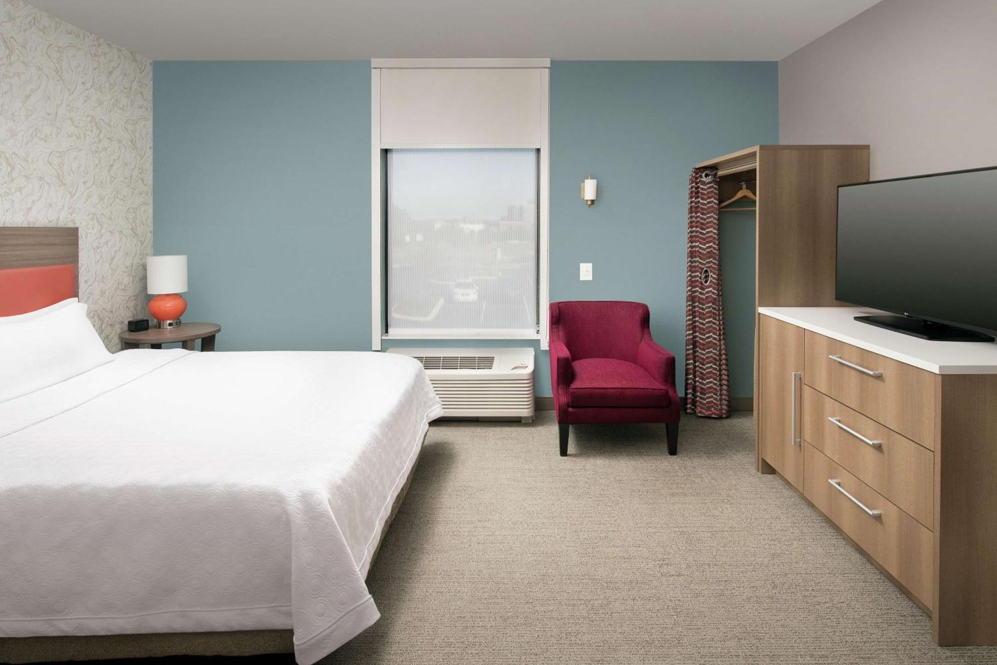 One-Bedroom King Suite - Non-Smoking