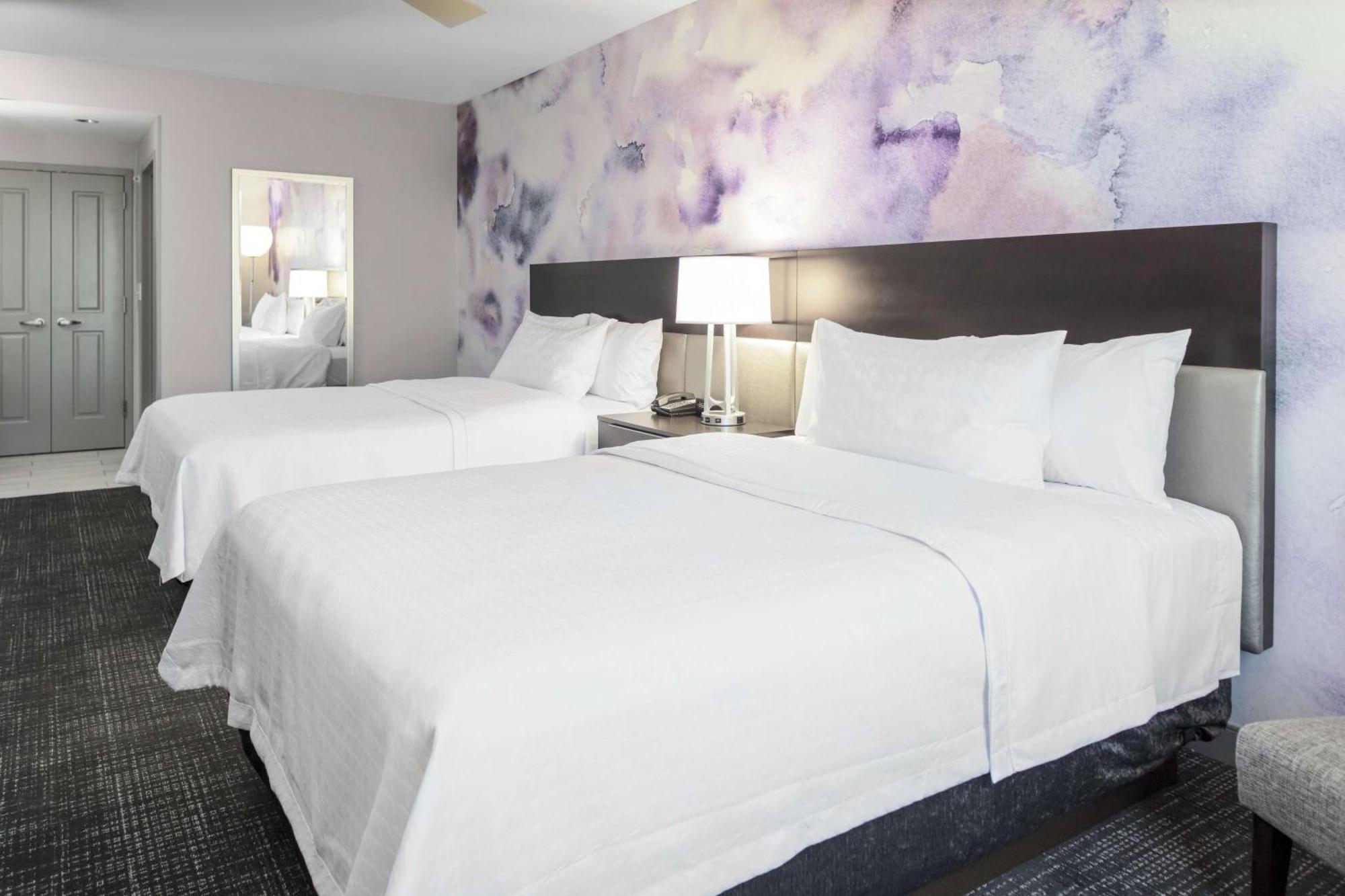 One-Bedroom Queen Suite with Two Queen Beds - Non-Smoking