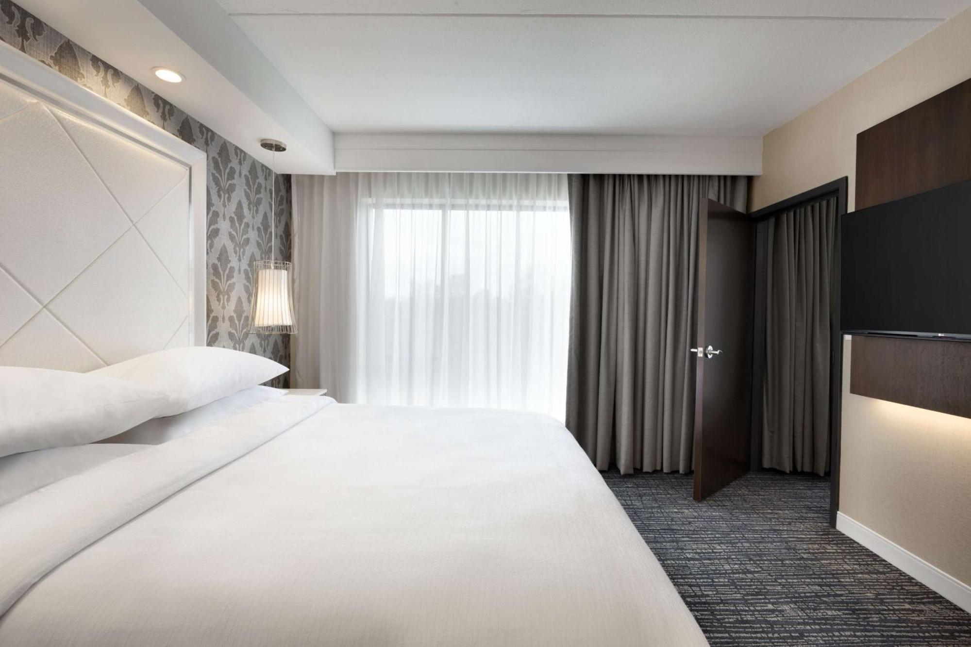 One-Bedroom King Suite