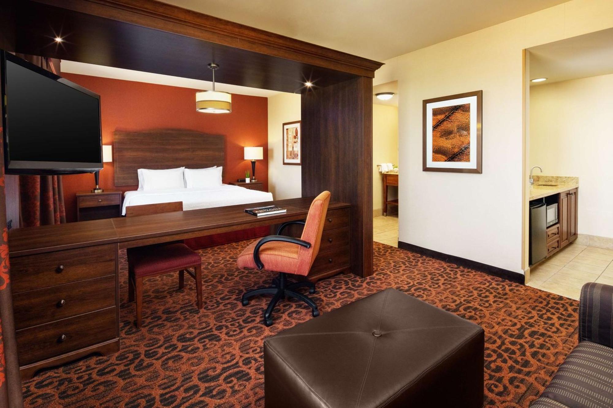 King Room with Mountain View - Non-Smoking