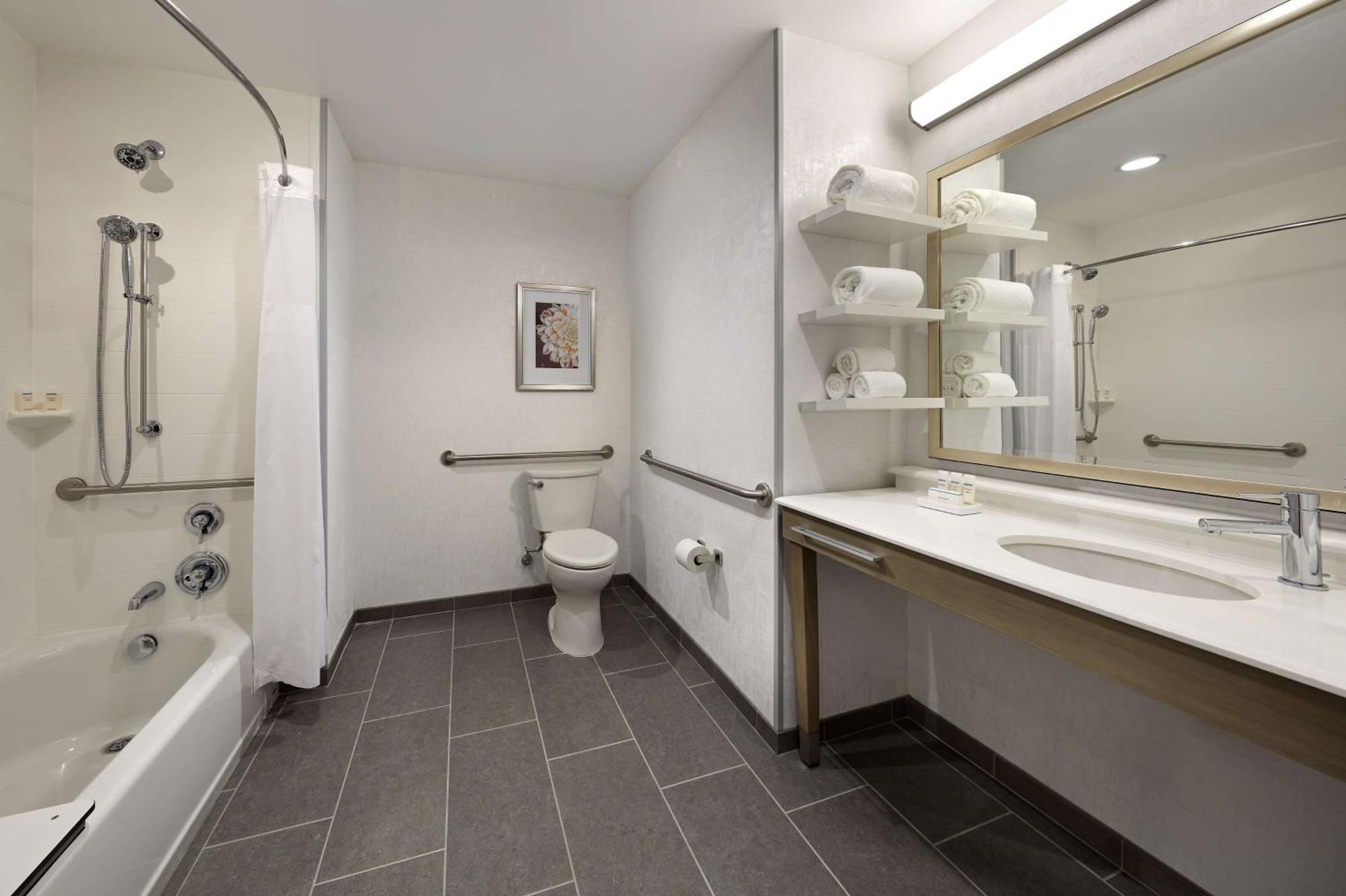 Queen Room Two Queen Beds Bath Tub Mobility Hearing Access