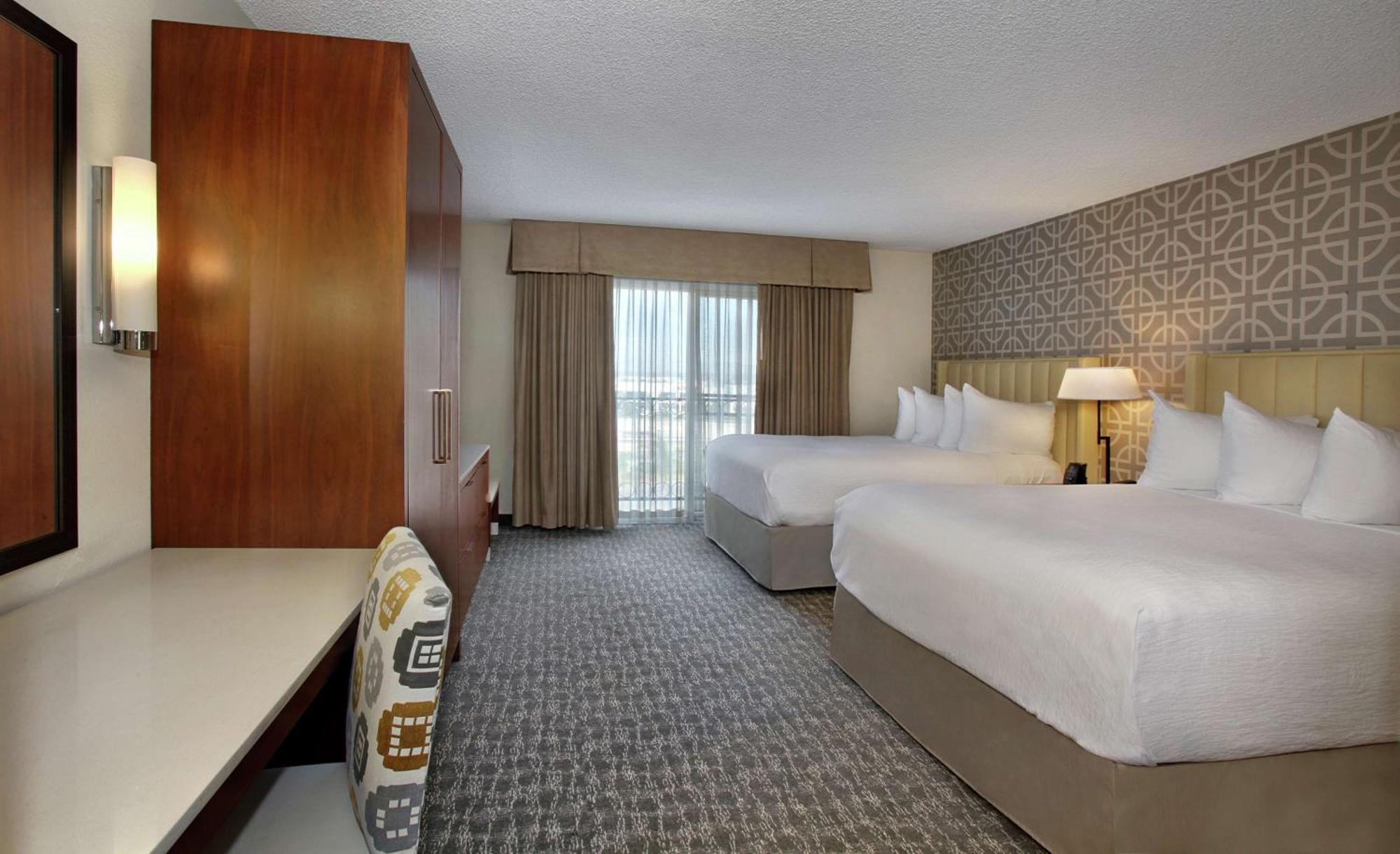 Suite Two Queen Beds Non-Smoking