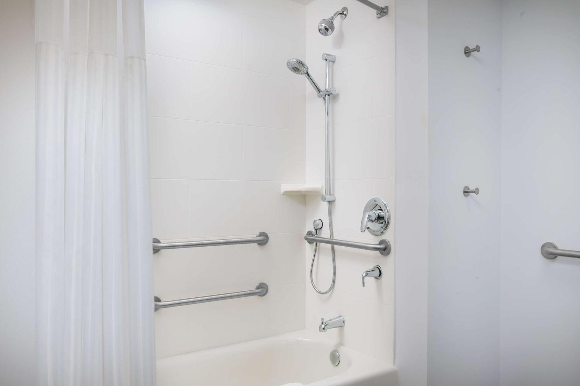 King Room with Mobility Accessible Tub