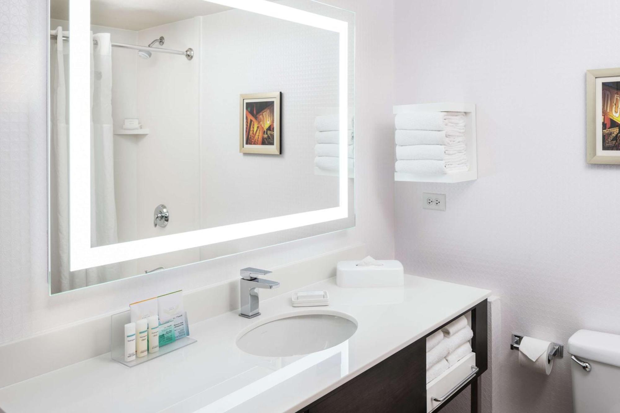 Chambre Lit King-Size avec Canapé-Lit - Non-Fumeurs