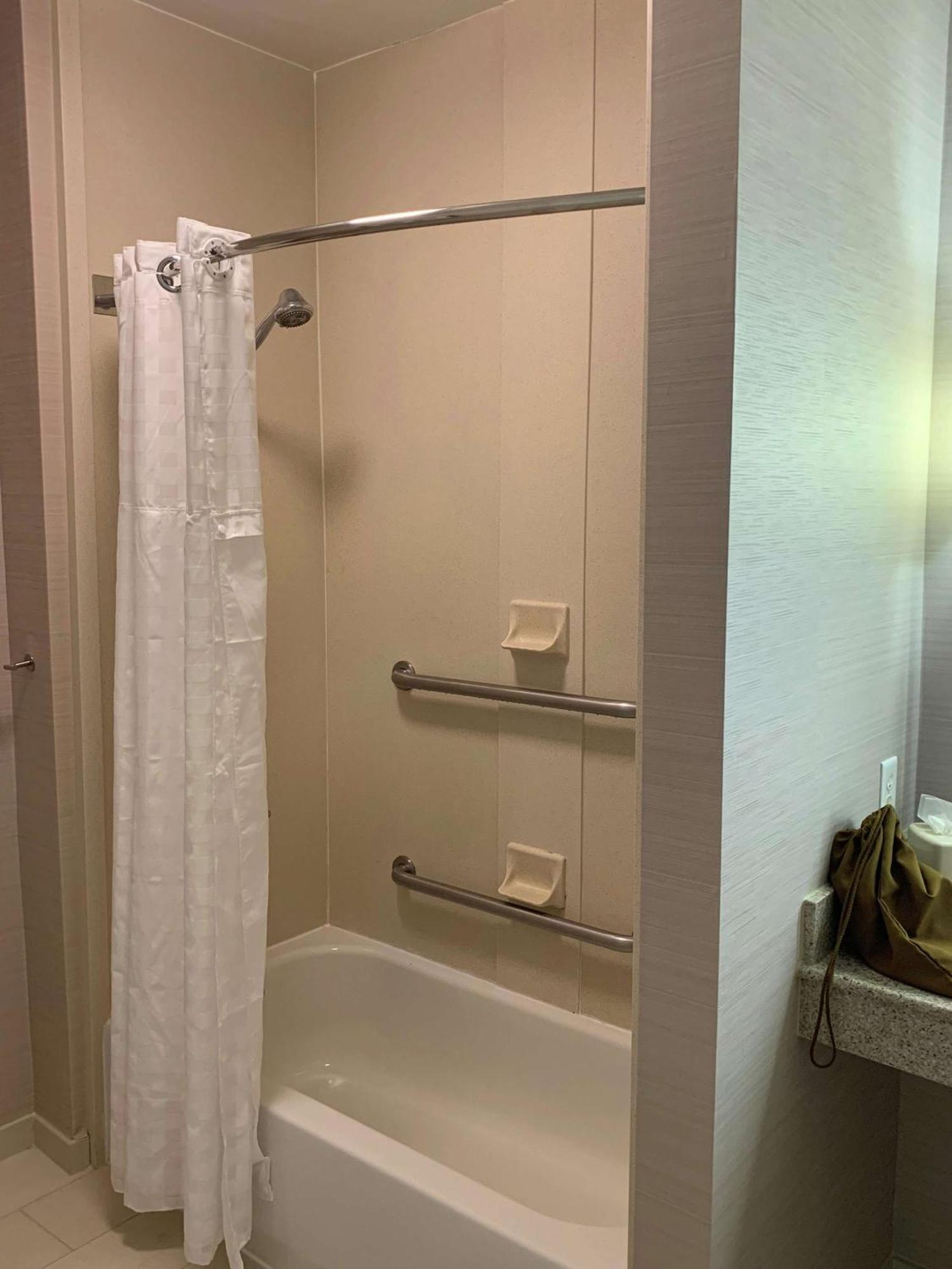 Two-Bedroom Suite Mobility Accessible Tub,1552174909:JPEG