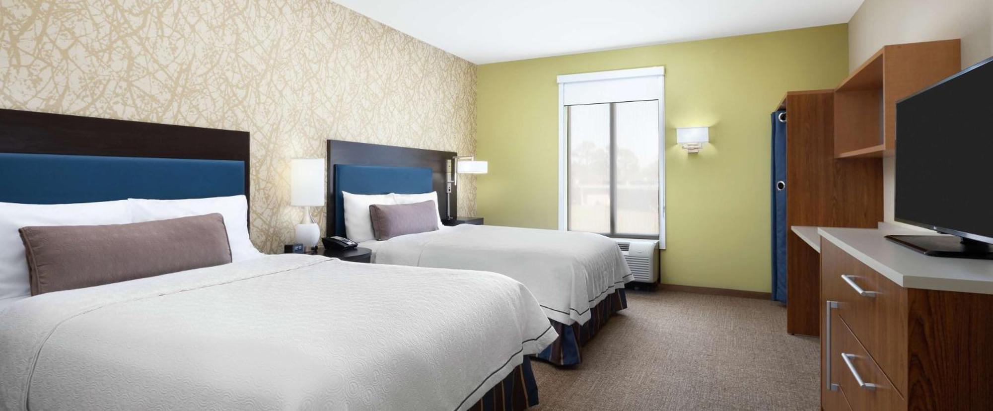 One-Bedroom Queen Suite with Two Queen Beds - Non-Smoking