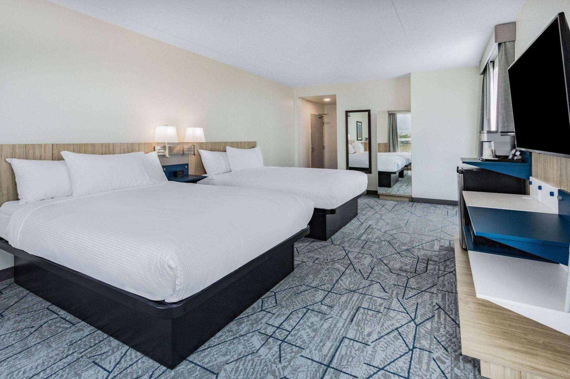 2 Queen Beds, Ocean View, Non-Smoking