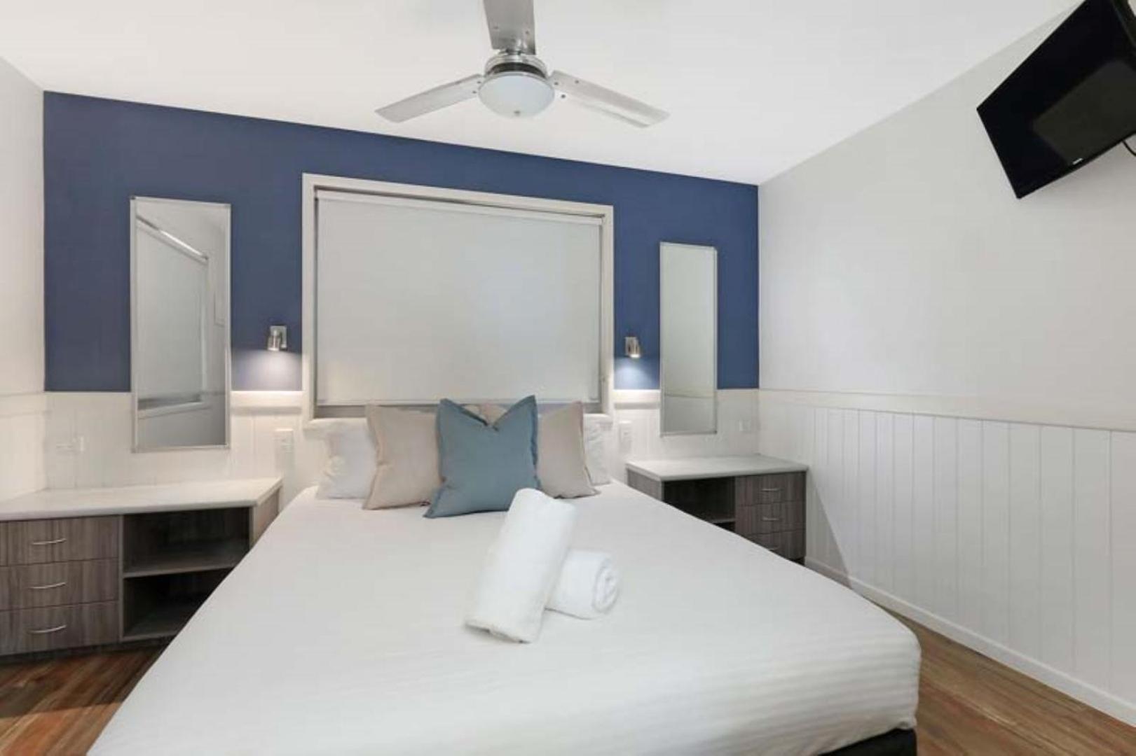 Standard Cabin – Sleeps 5
