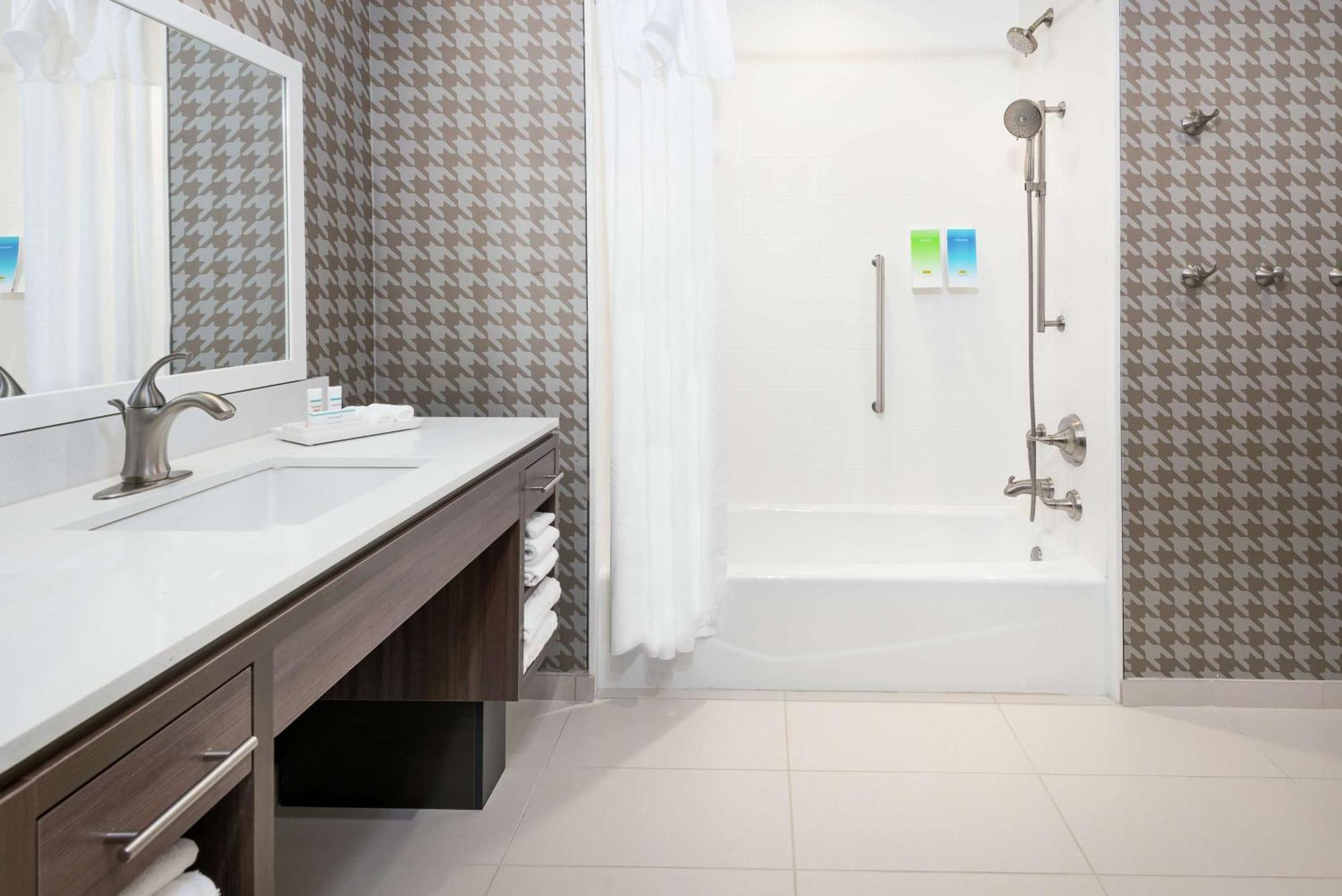 King Studio Suite - Mobility Access/Non-Smoking