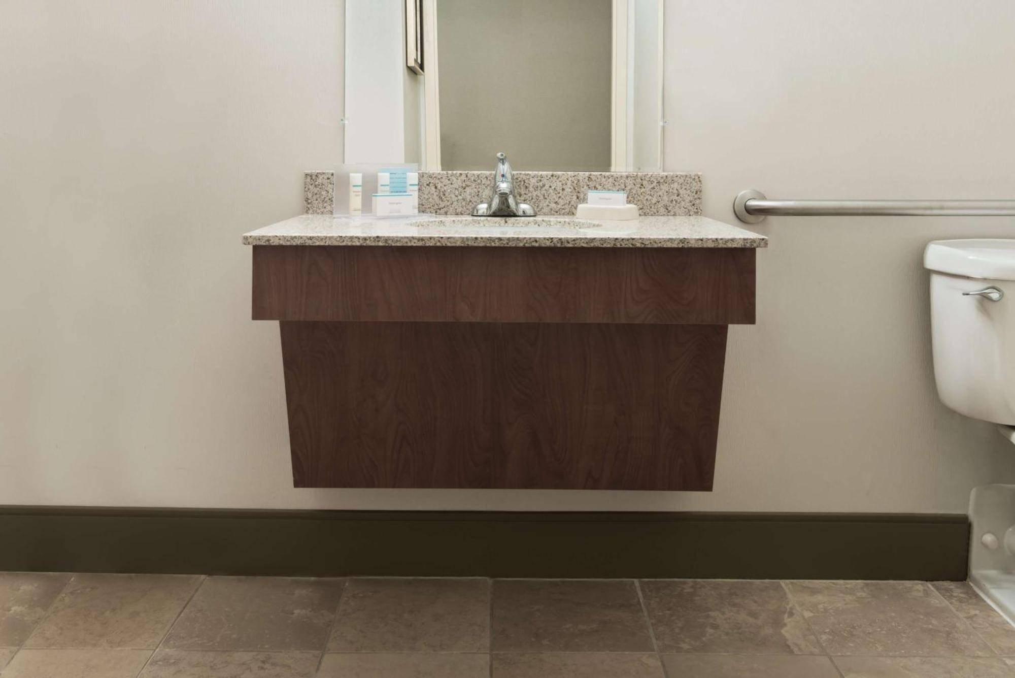 King Room with Roll-In Shower - Mobility Access/Non-Smoking