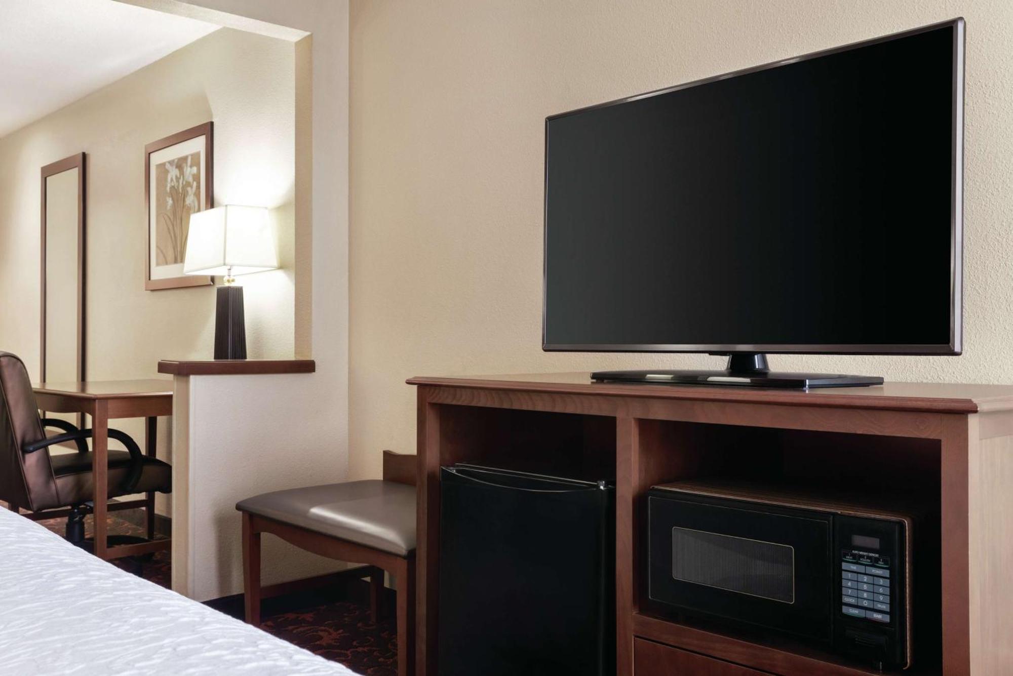 Room with Two Queen Beds - Non-Smoking