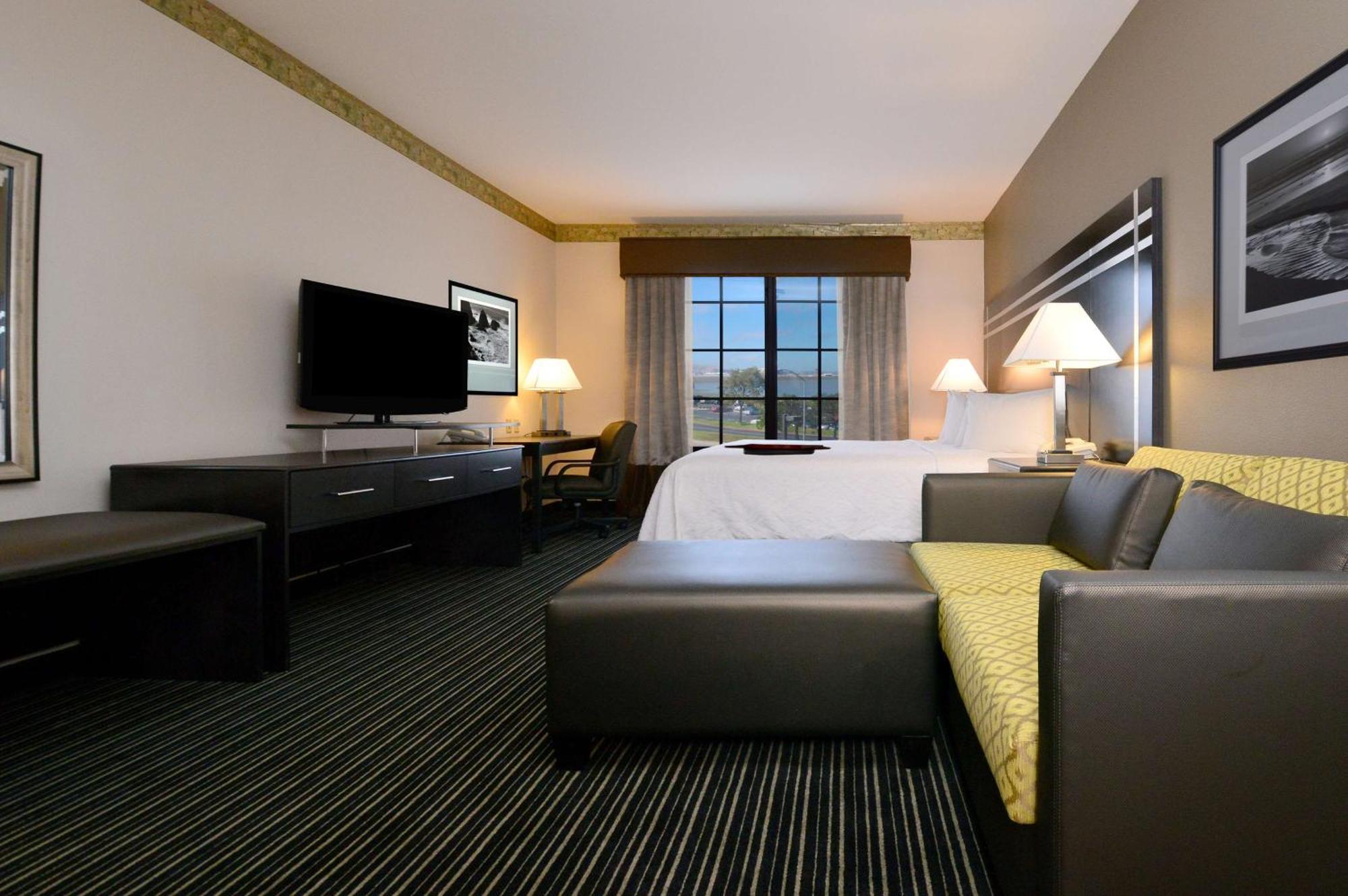King Studio Suite with Sofa Bed - Non-Smoking