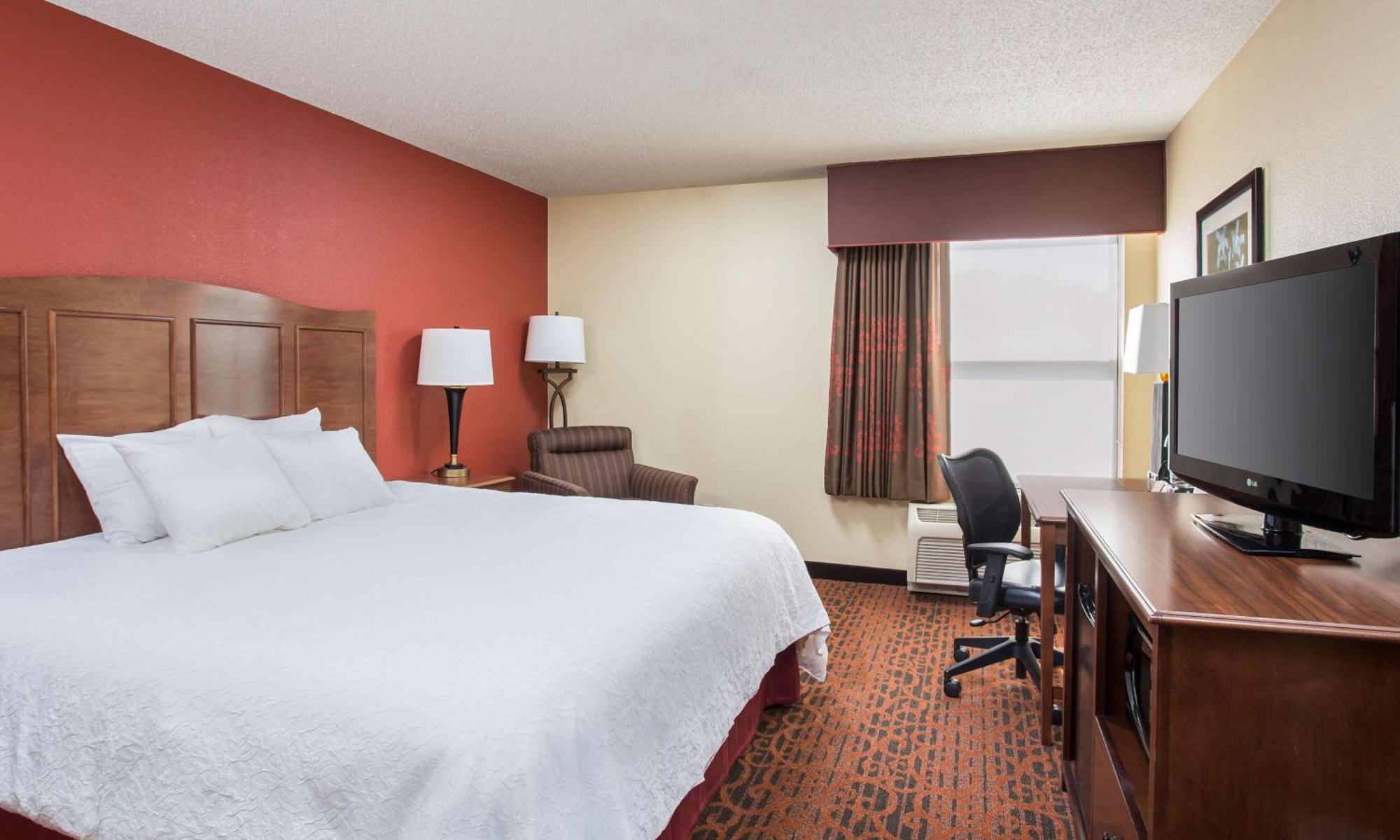 King Room with King Bed - Non-Smoking