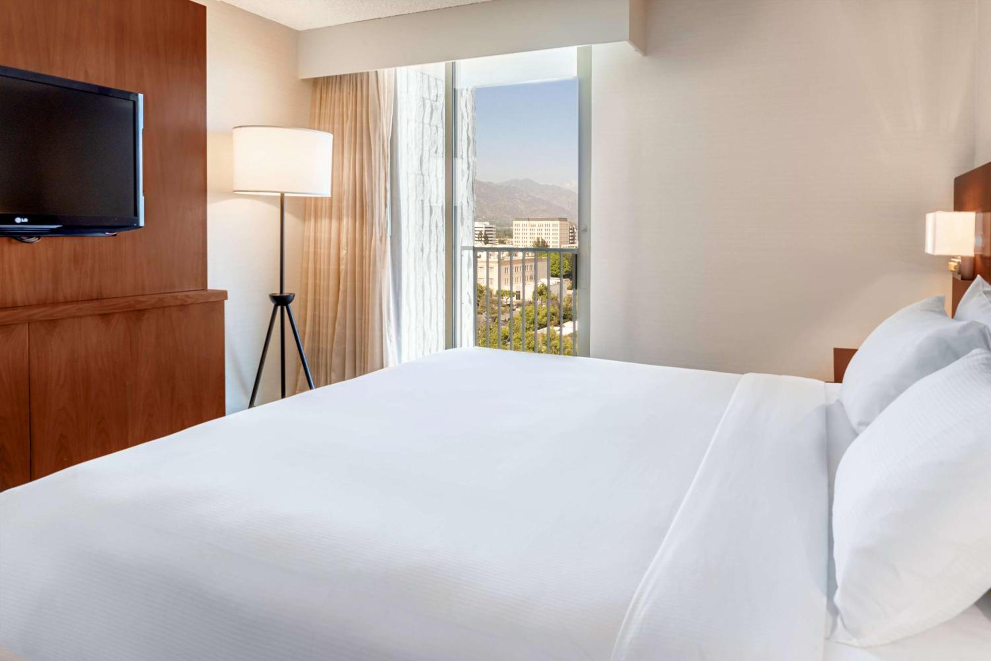 Habitación Doble Deluxe con cama grande y vistas a las montañas