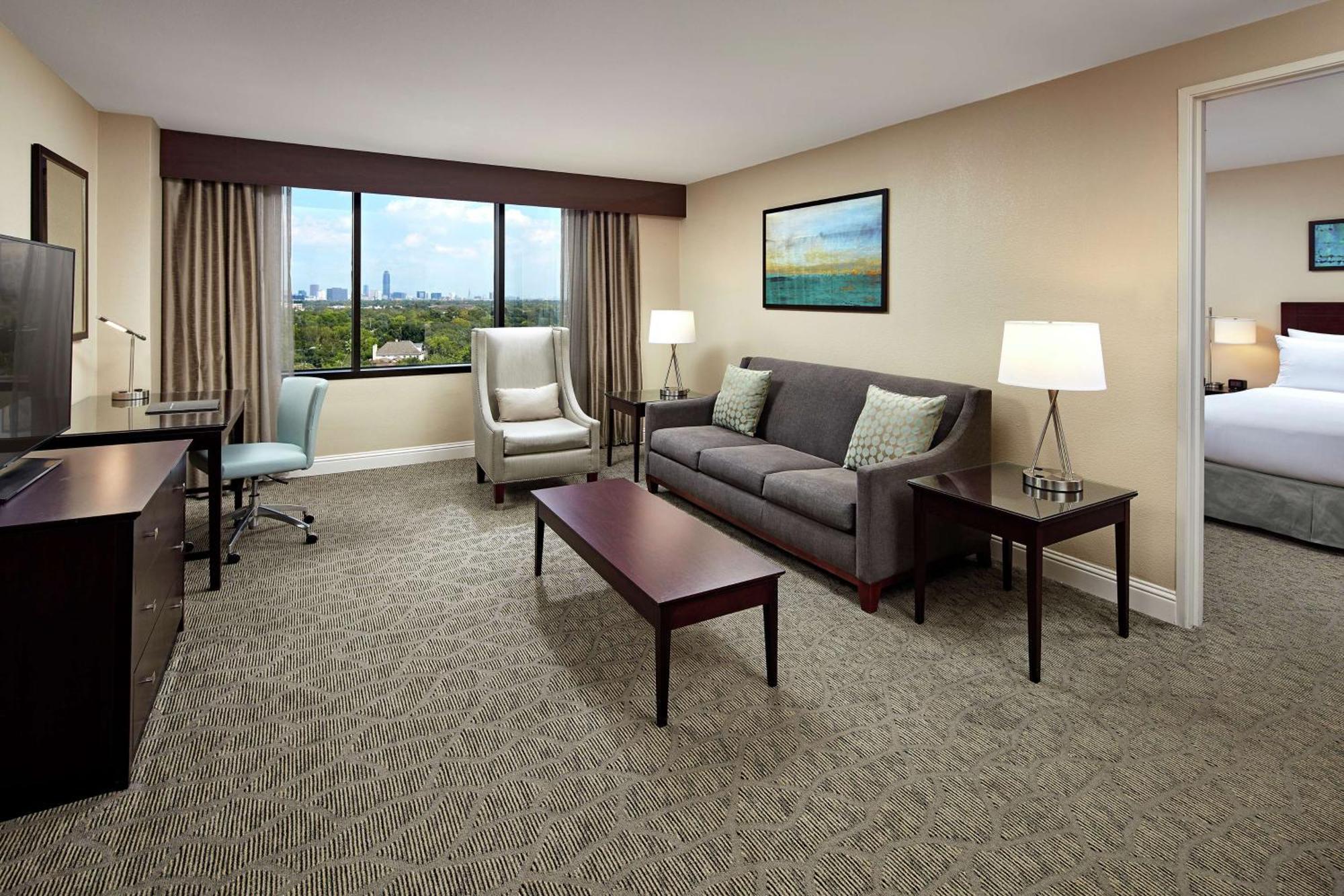 One-Bedroom Double Suite with Mobility and Hearing Access Tub