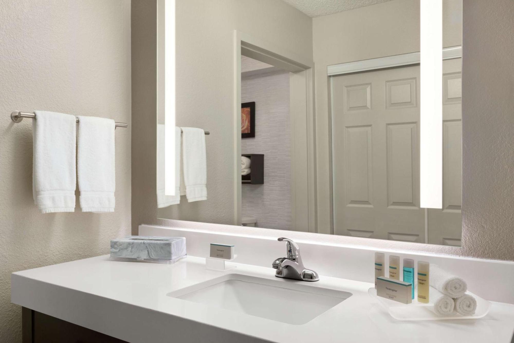 Two-Bedroom Suite - Non-Smoking