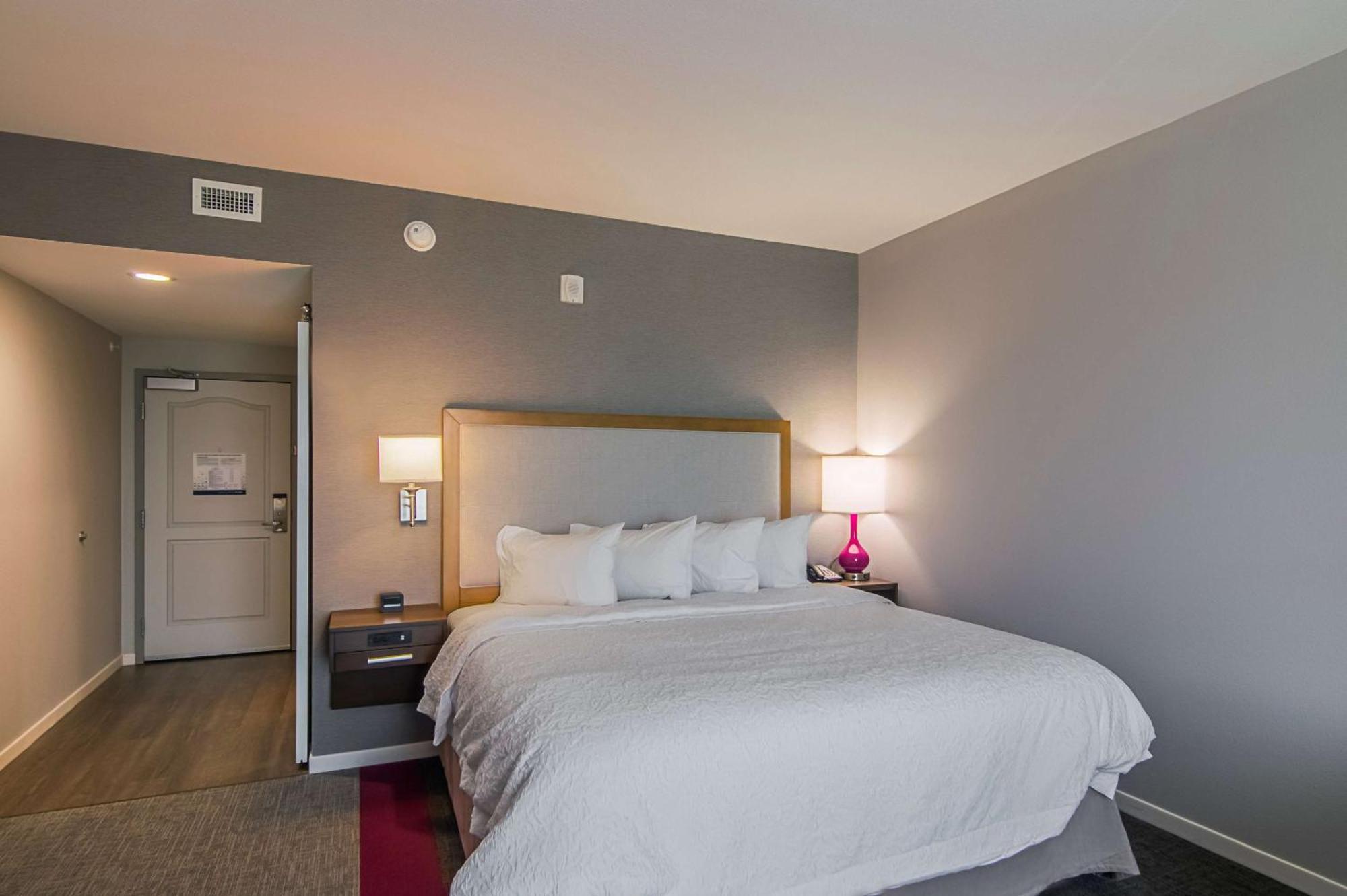 King Room Mobility/Hearing Accessible - Non-Smoking