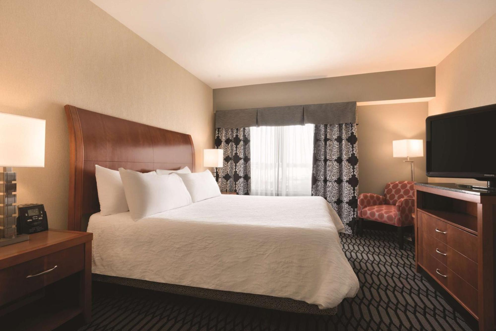 One-Bedroom King Suite with Whirlpool