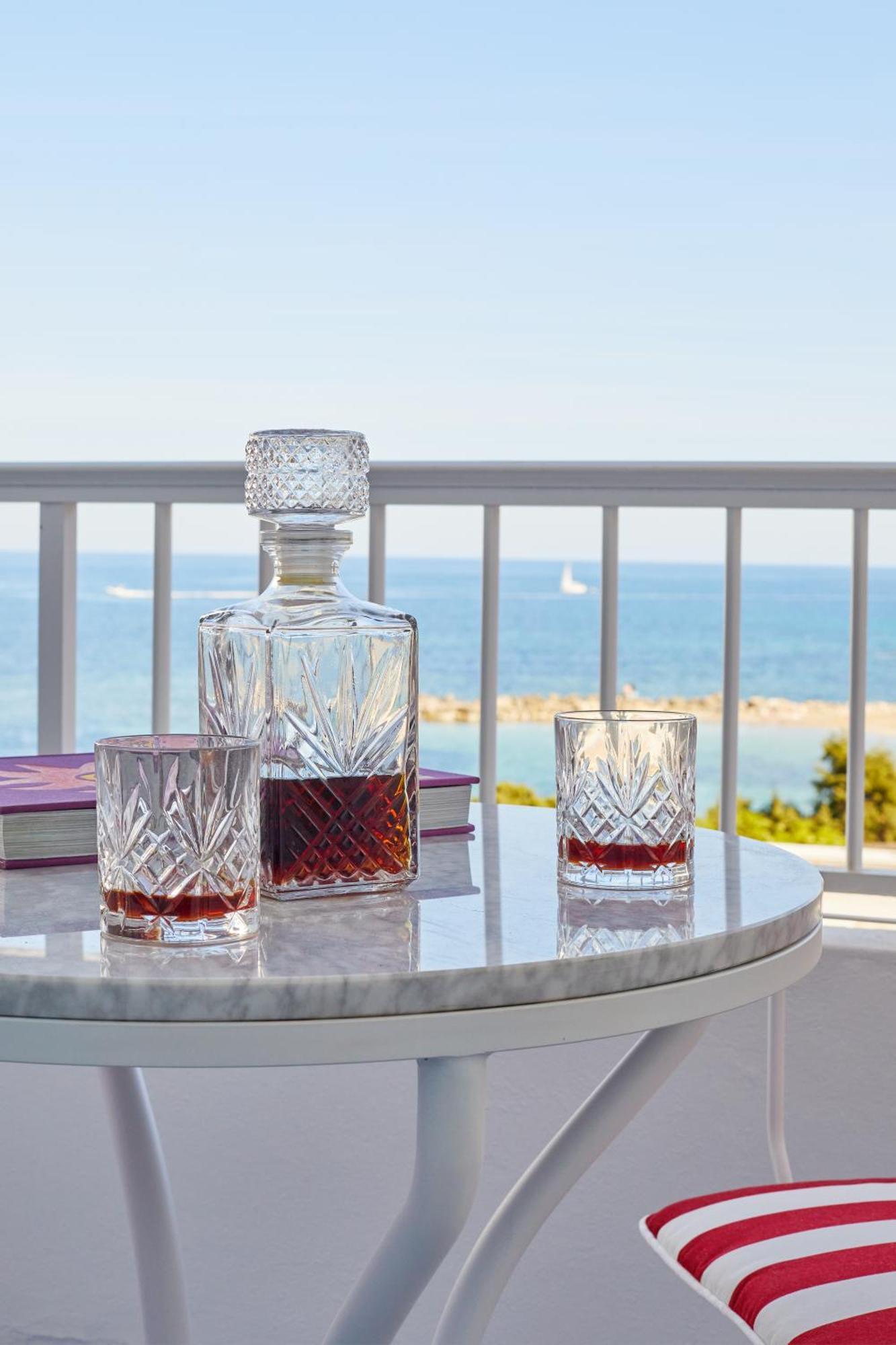 Suite con vistas al mar y balcón - Homenaje a Ibiza