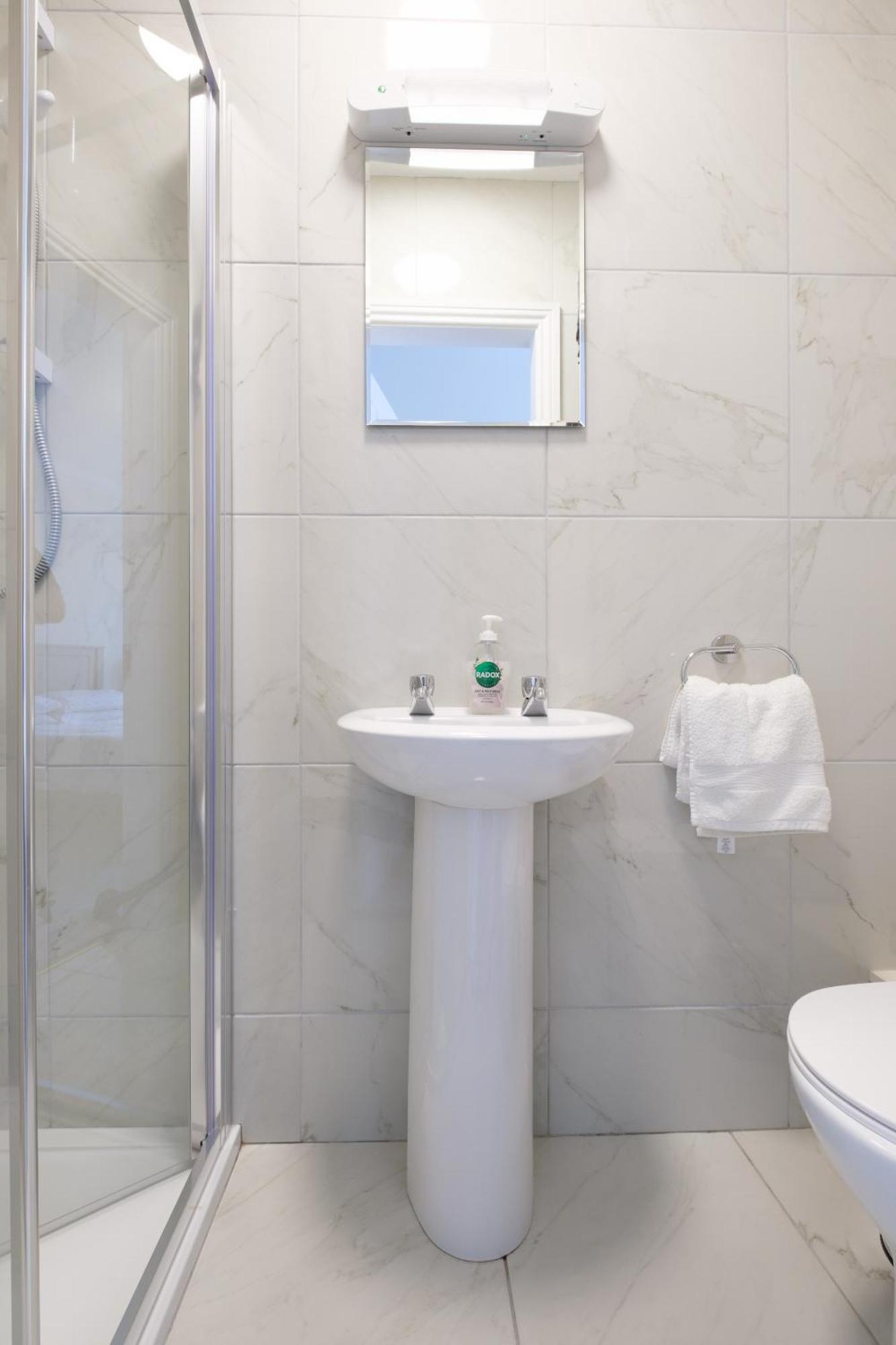 Vierpersoonskamer met Douche
