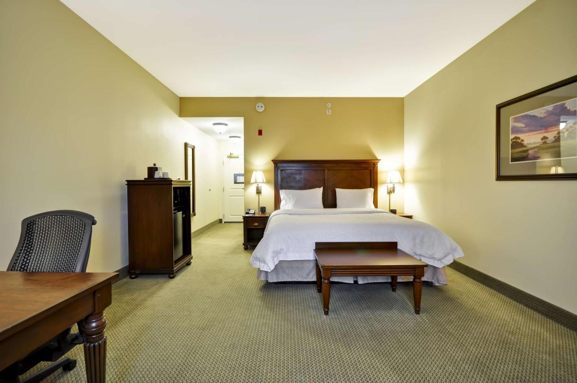 King Room with King Bed - Non-Smoking