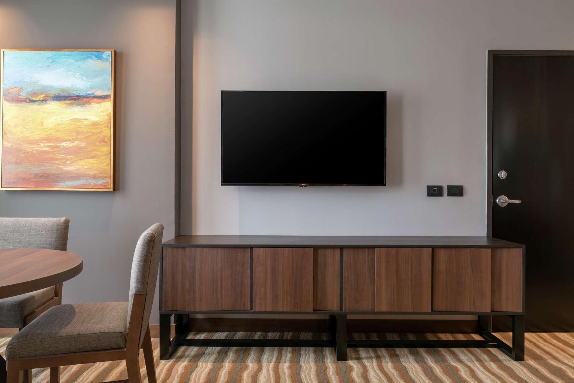 One-Bedroom King Suite