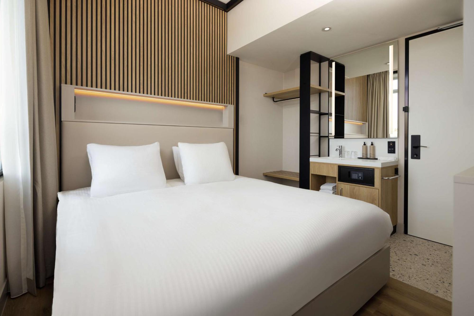 Zimmer mit Kingsize-Bett