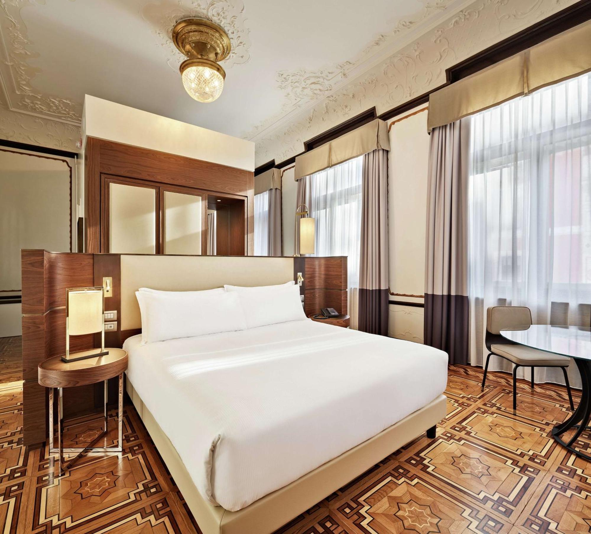 Historical Deluxe King Room