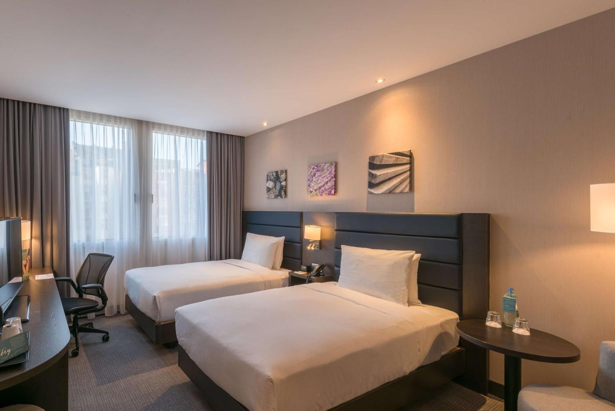 Twin Room,1578435461:JPEG