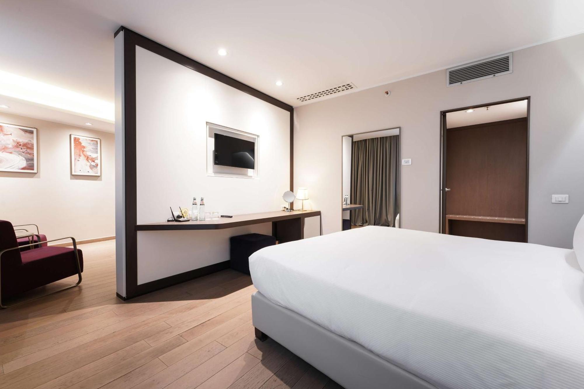 One-Bedroom King Suite