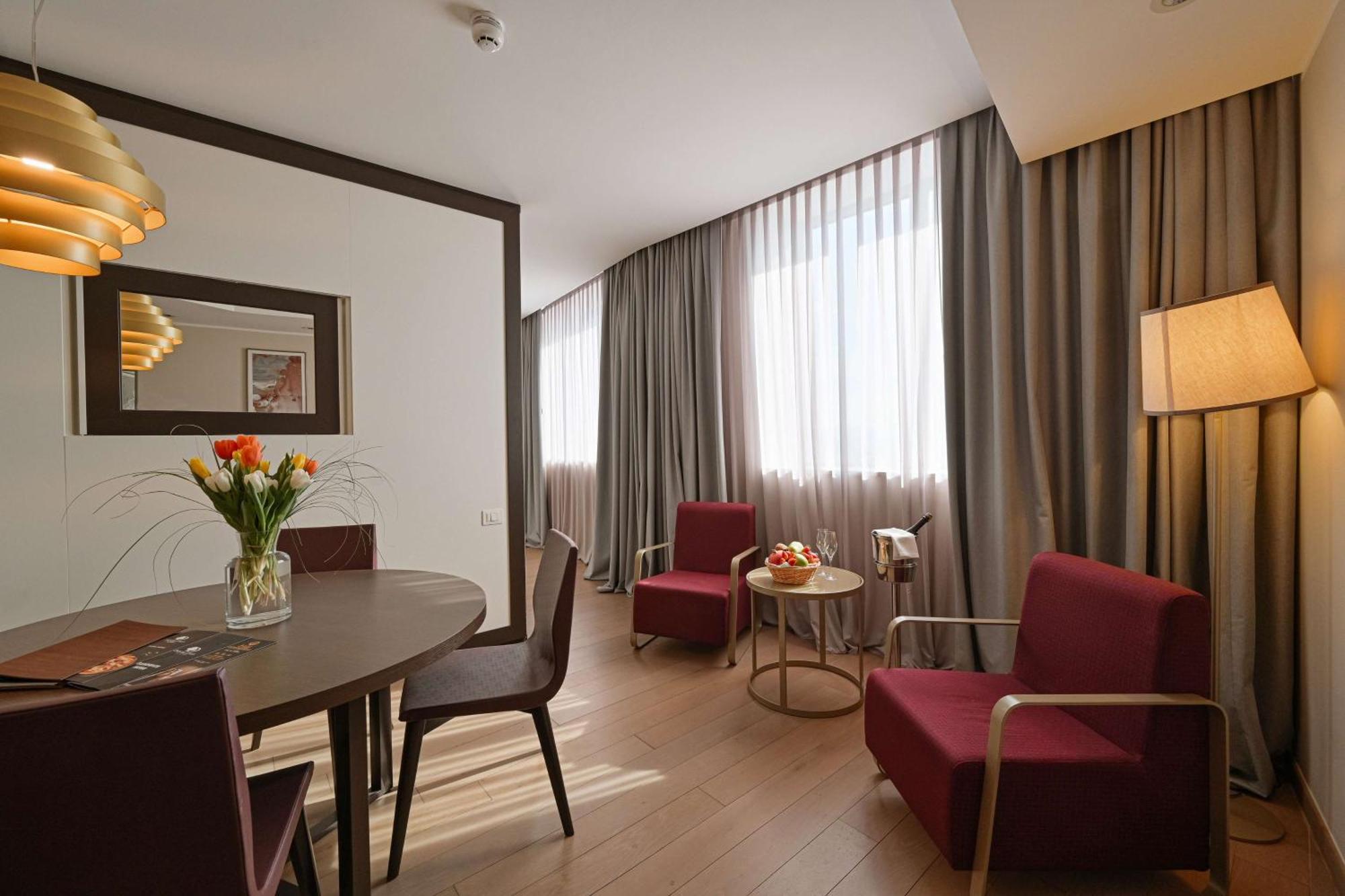 One-Bedroom King Suite