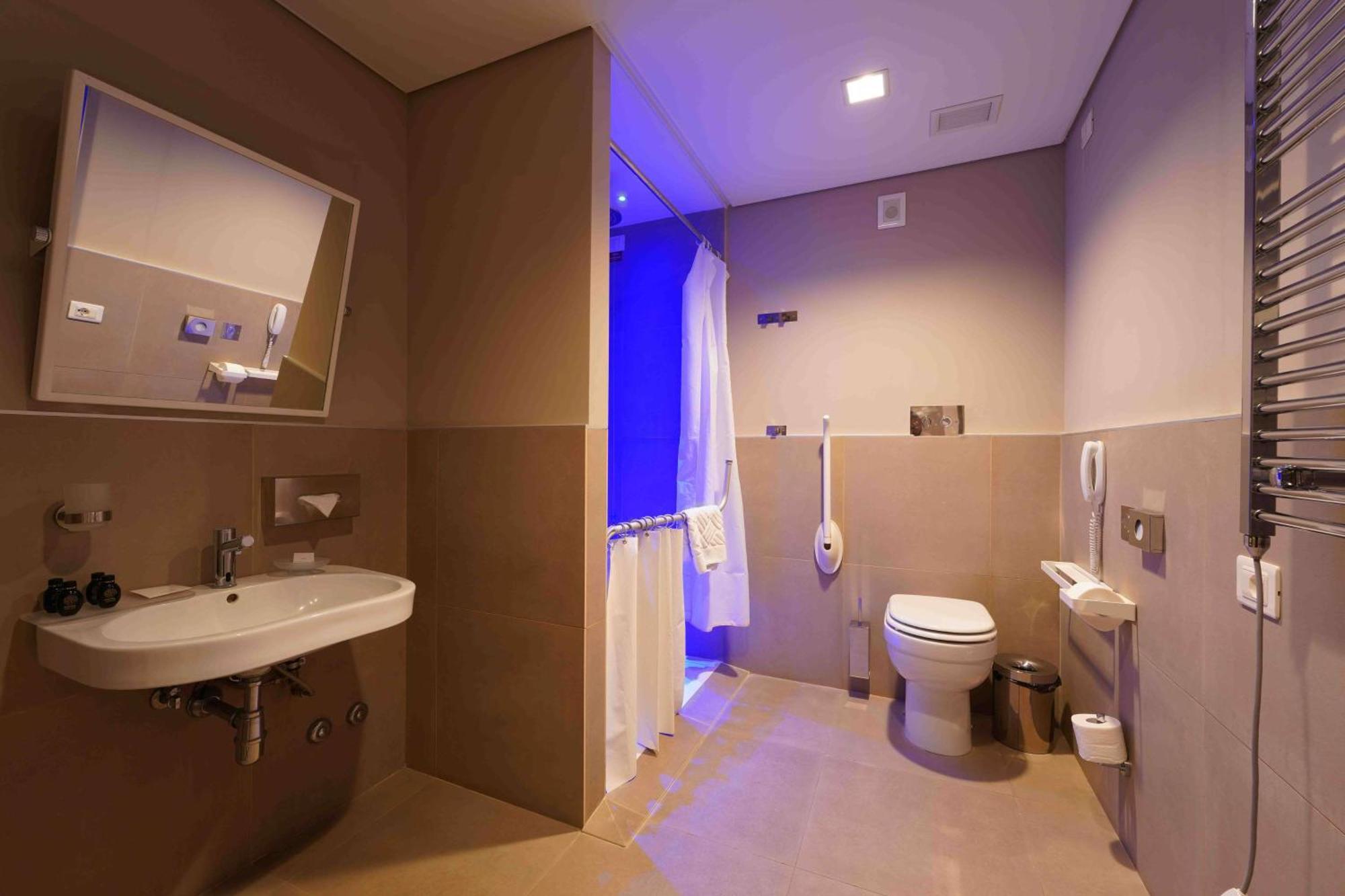 King Room Mobility Access