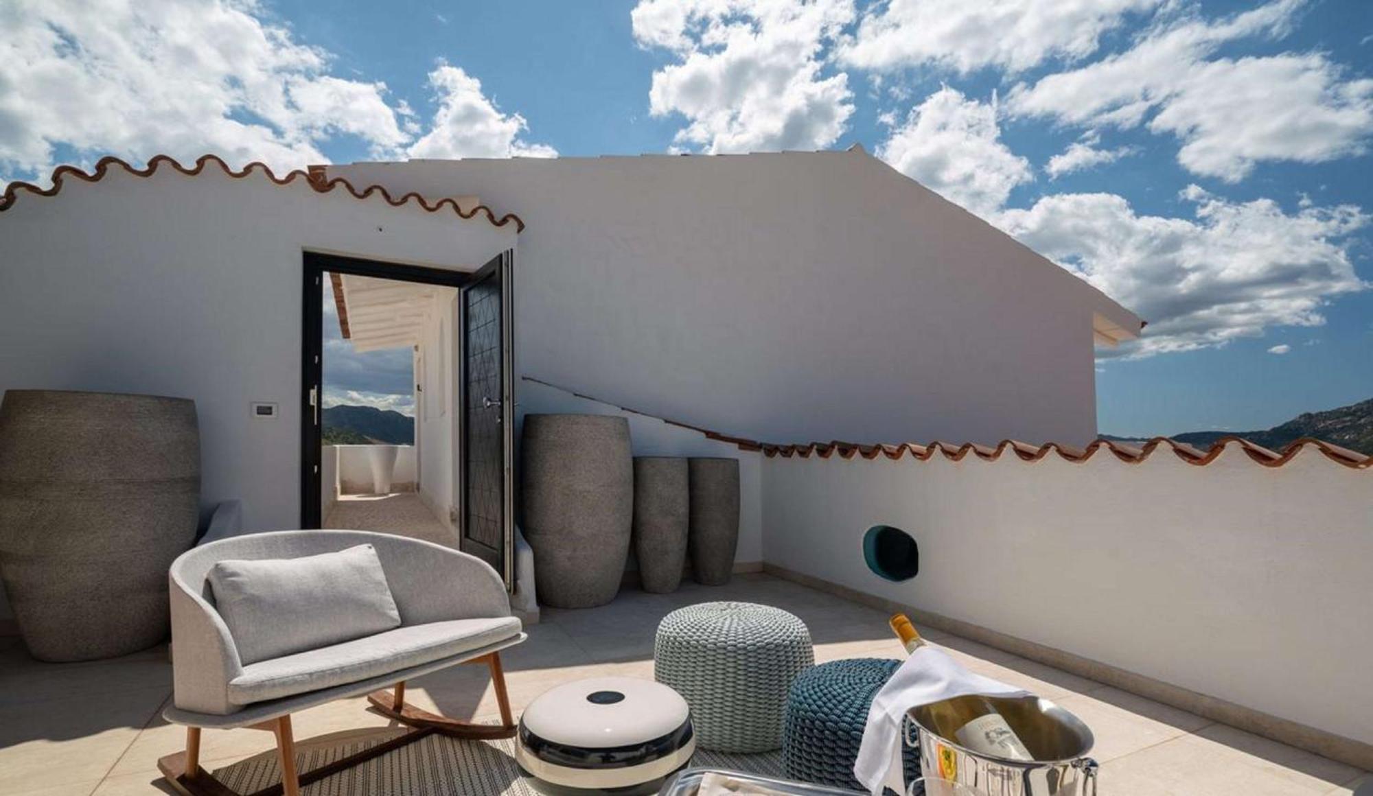 One-Bedroom Deluxe King Suite with Sea View