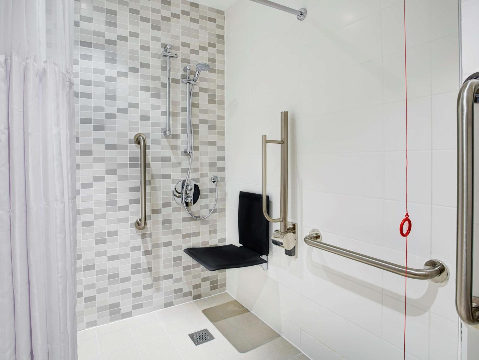 Queen Room Accessible