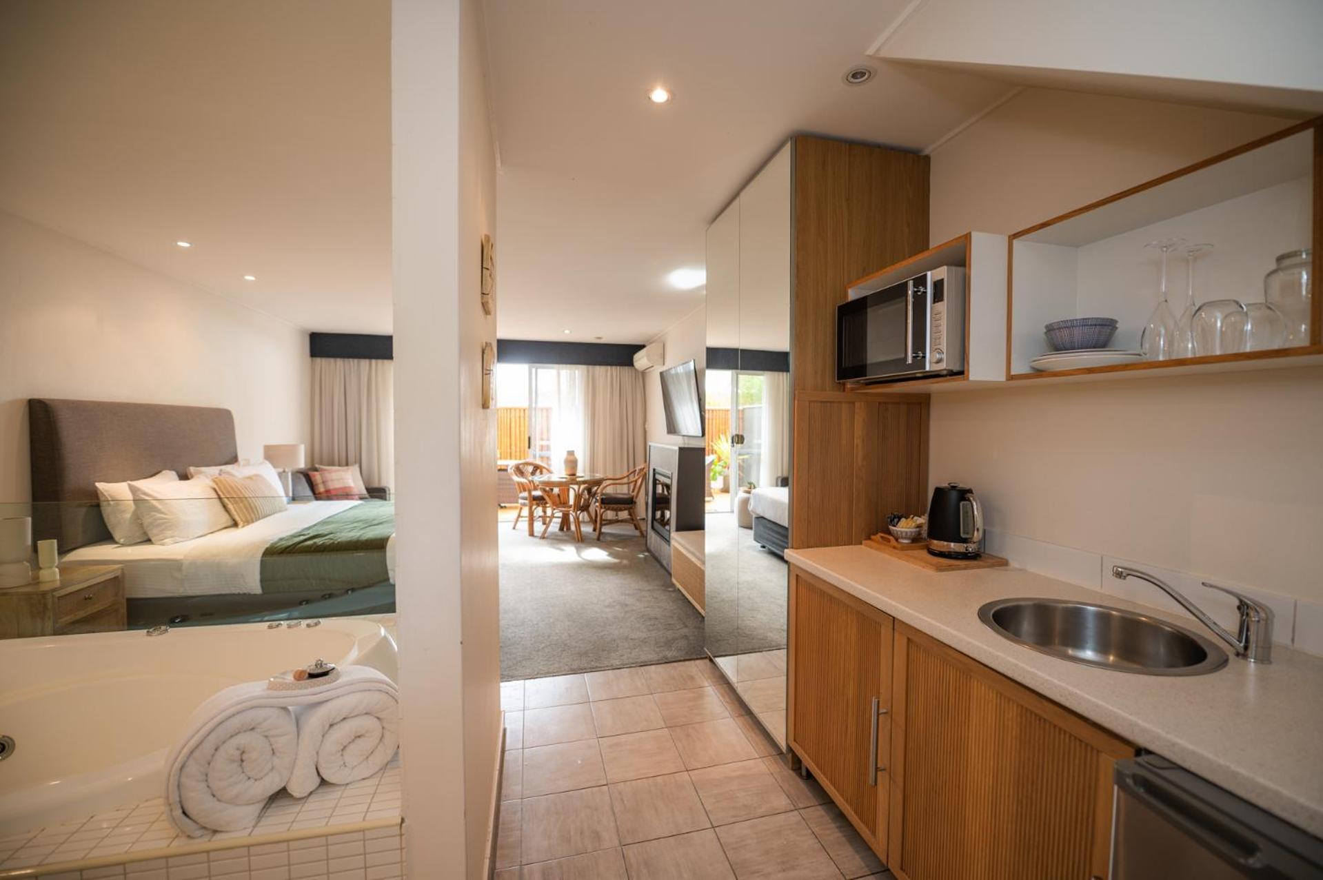 Studio with Spa Bath