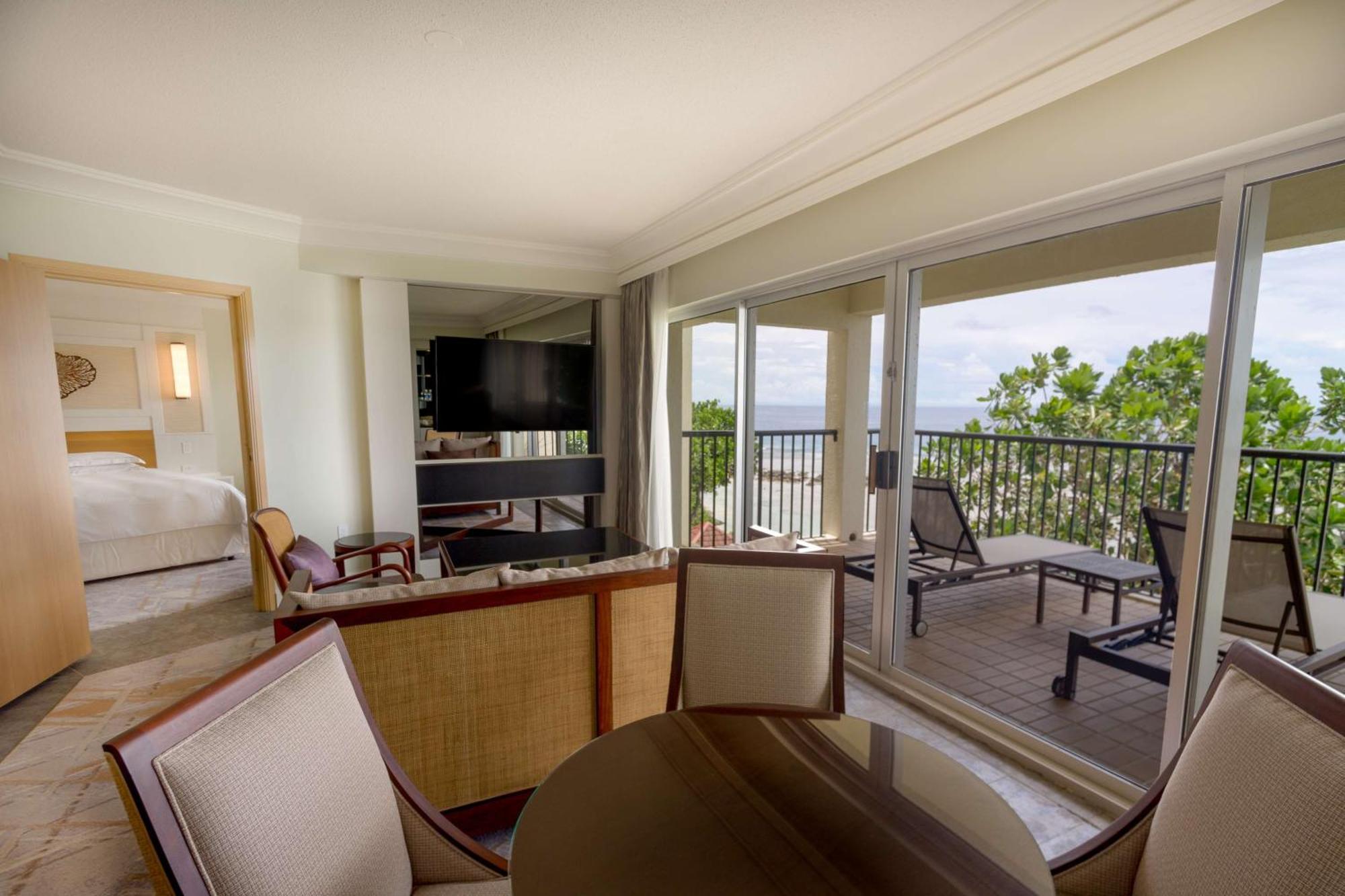 Suite with Lounge Access