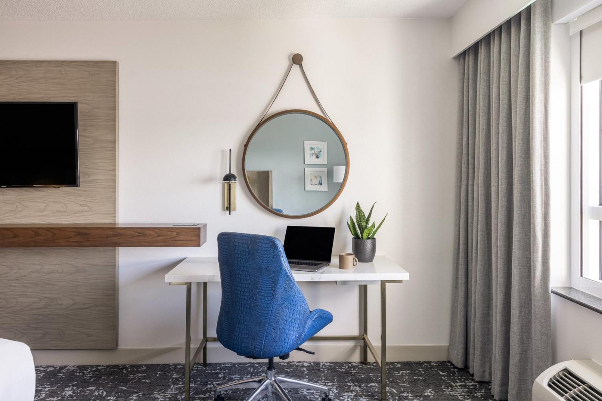 Standard King Room Lake View