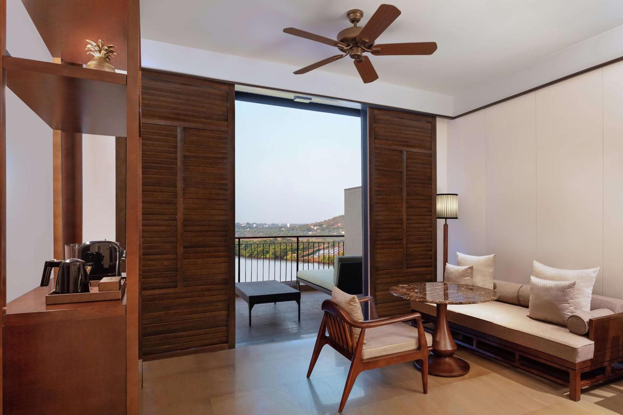 Premium King Room with Veranda - River View - 20% Discount Laundry - Happy Hours  (4pm to 6pm)