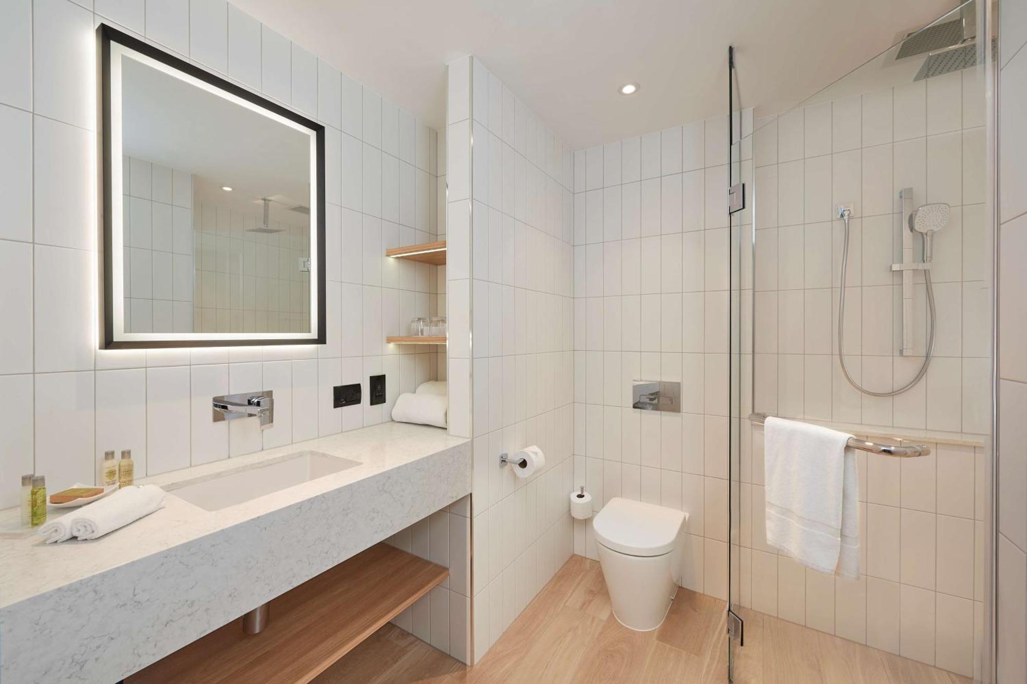 Deluxe King Room with Harbour View