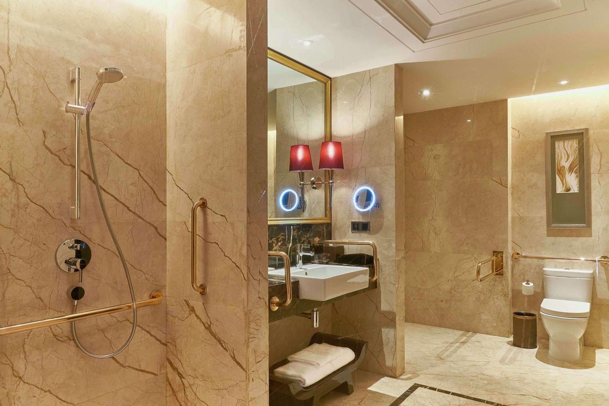 King Room with Roll-In Shower - Disability Access