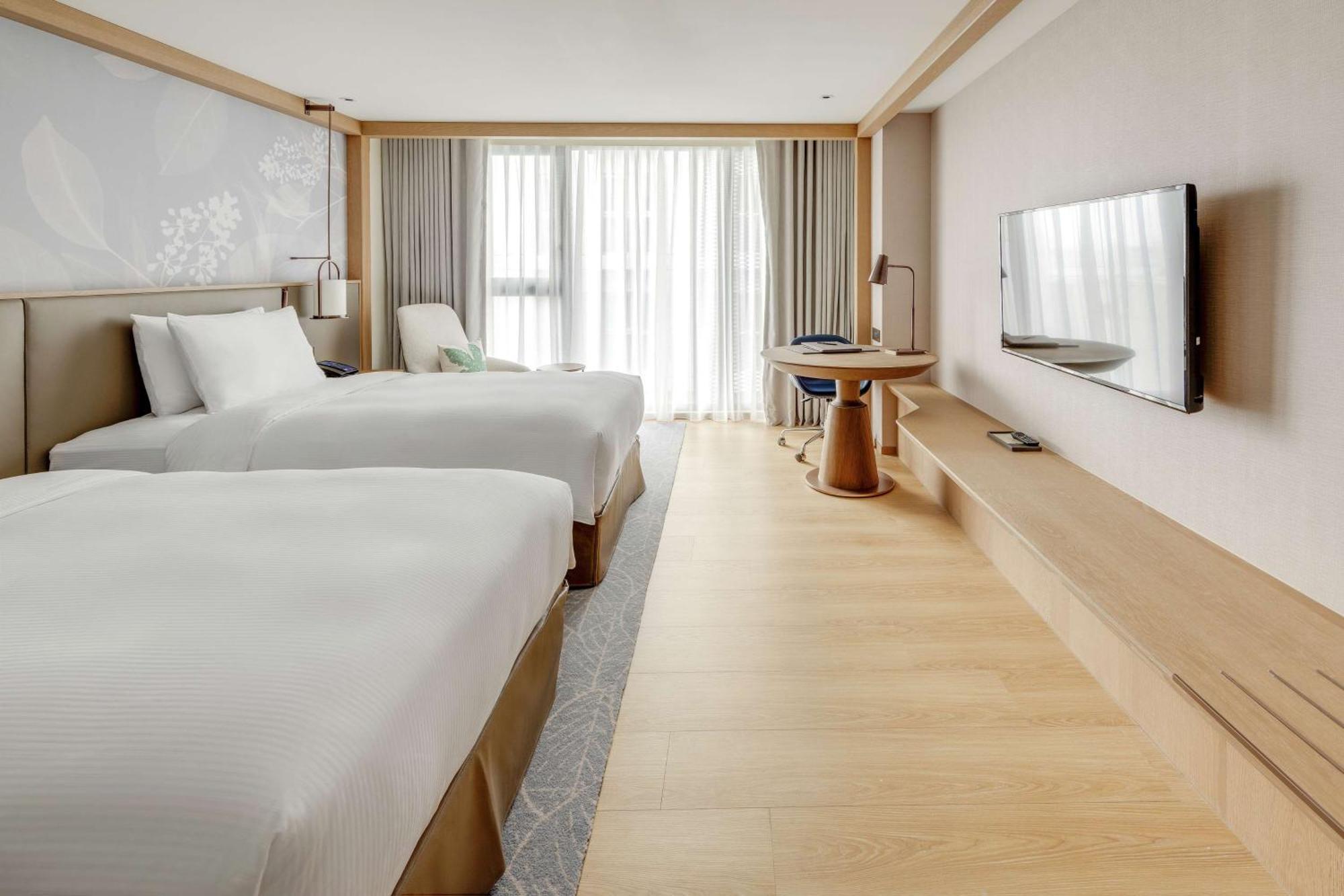 Twin Room,1552642738:JPEG