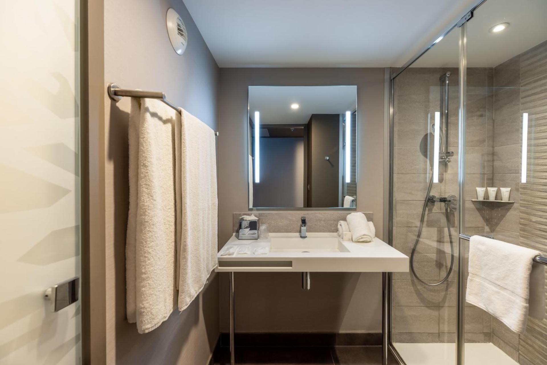 Classic Queen size, Guest room, Queen, City view, Low floor
