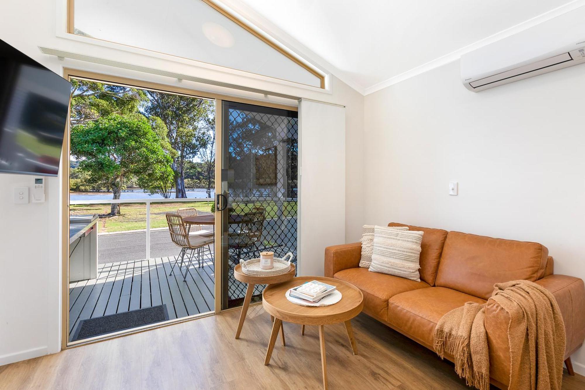 Premium Cabin - Sleeps 2 - Accessible - Dog Friendly