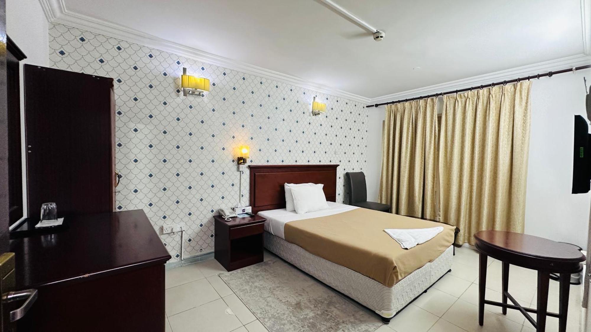 Standard King Single Room