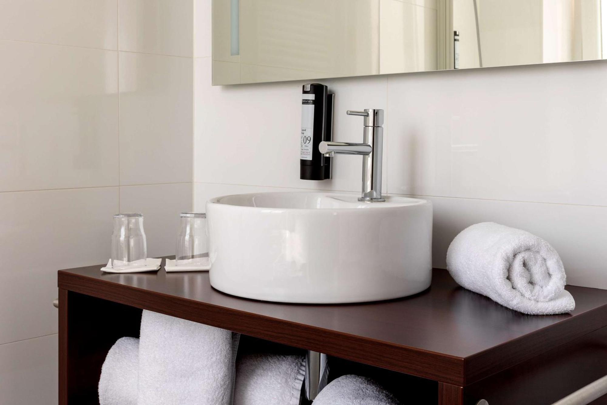 Large Premium Queen Room Spa Bath Non-Smoking