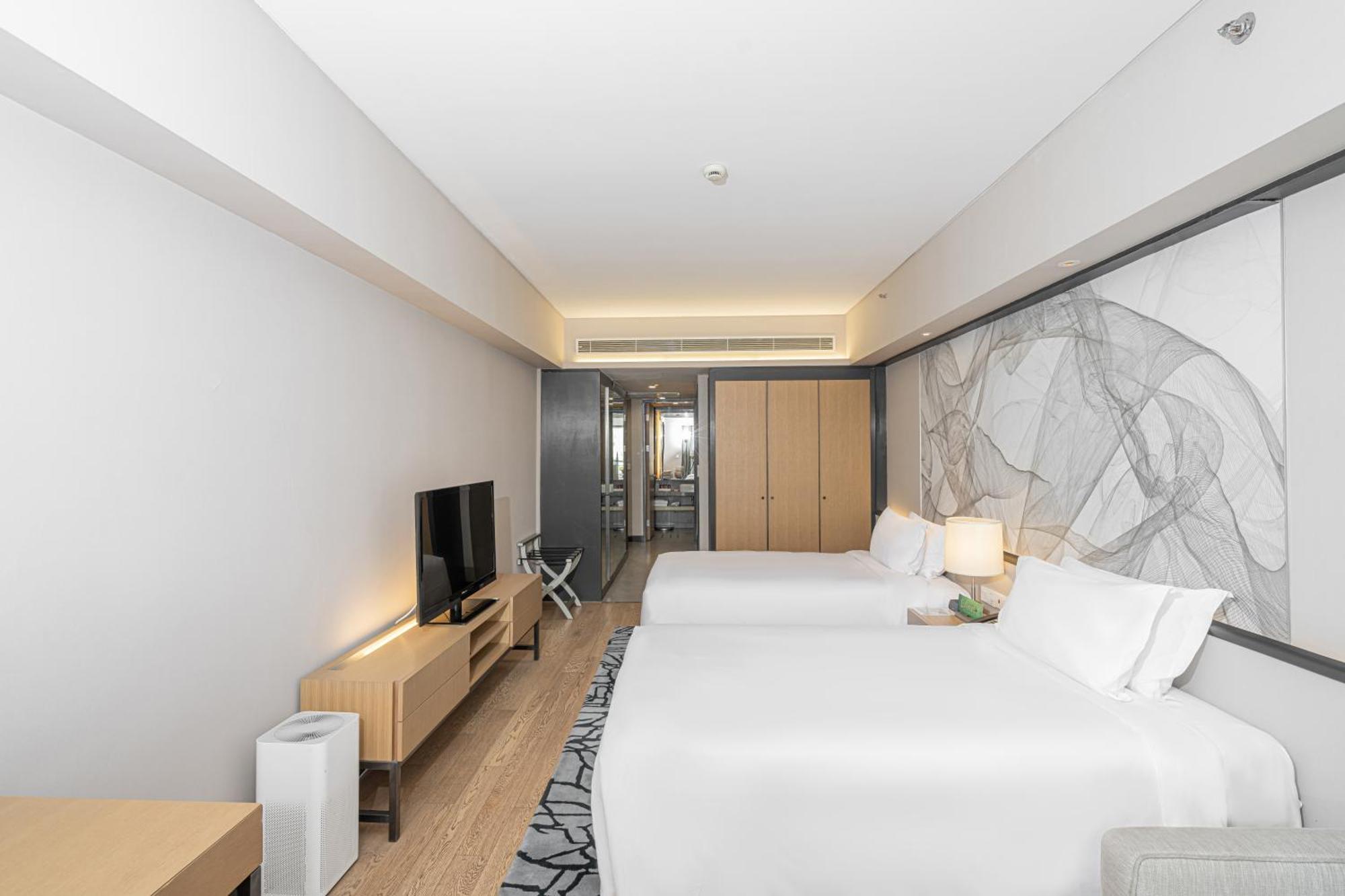 Studio Executive Twin Beds